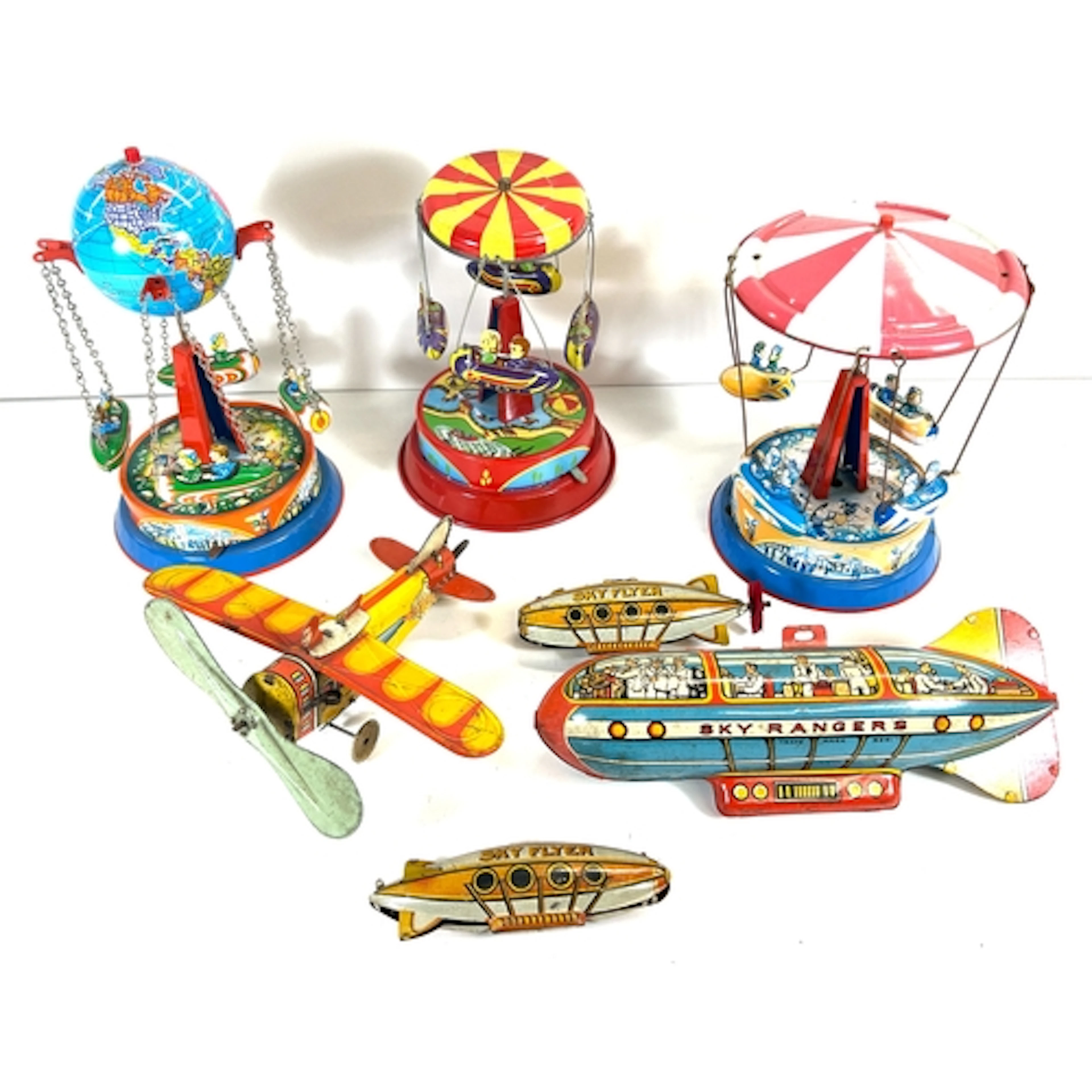 A small collection of tinplate toys, includes a LOUIS MARX W...