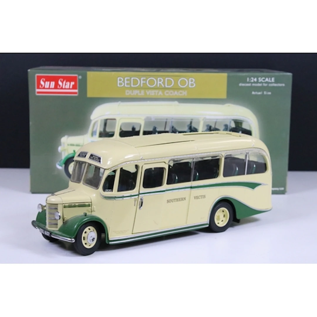 Boxed 1/24 scale Sun Star 5002 1947 Bedford OB Duple Vista C...