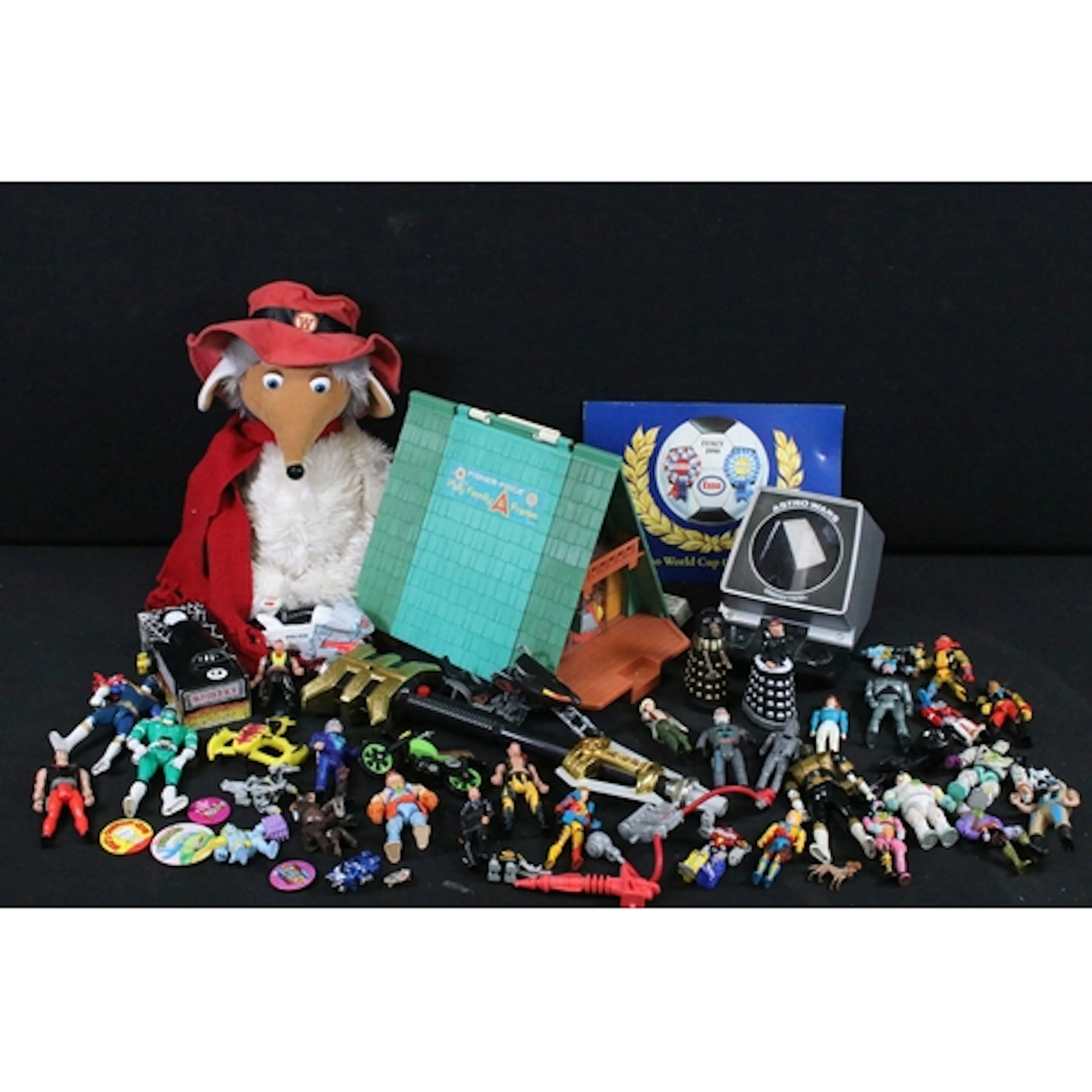Collection of 80s/90s figures, toys and collectables to incl...
