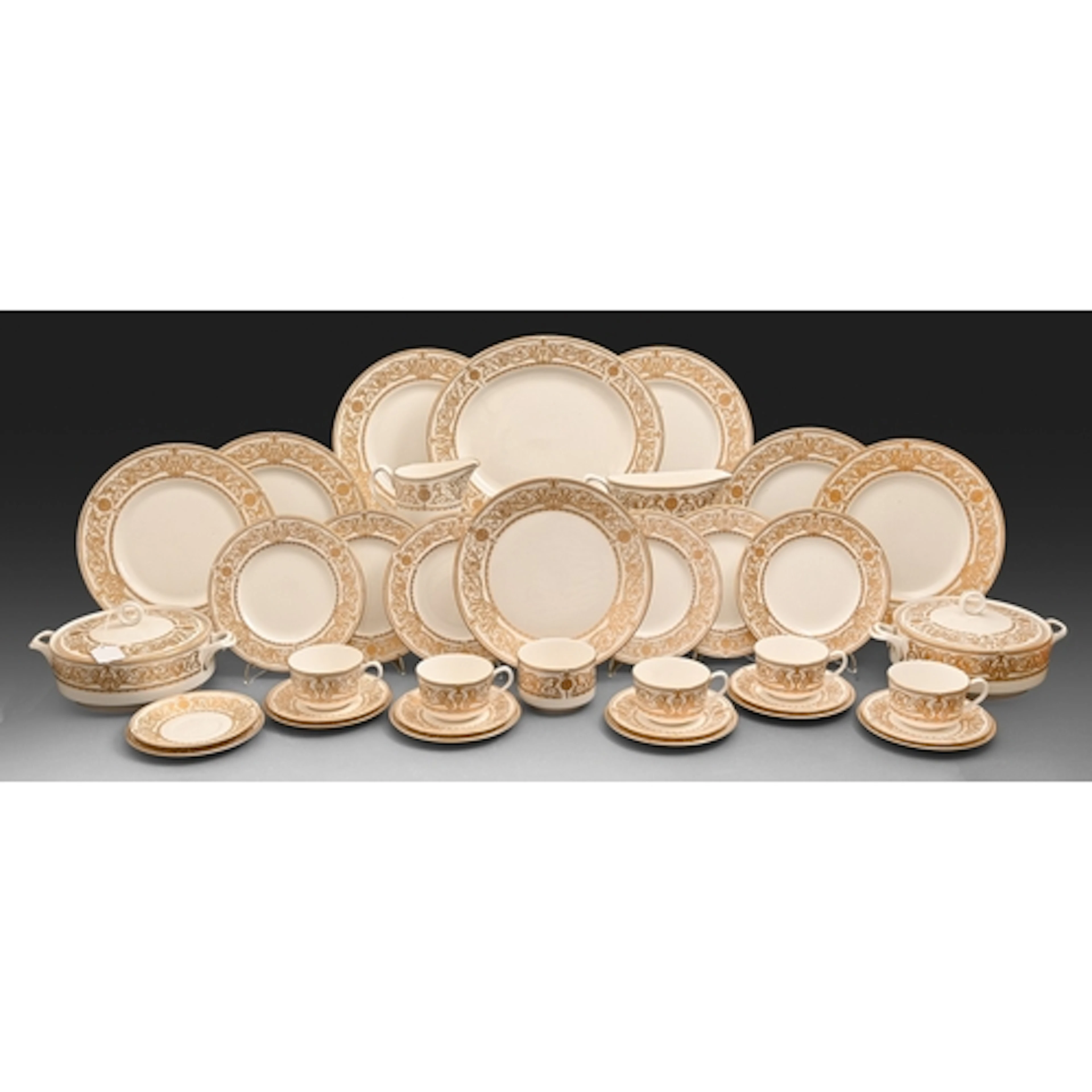 A Royal Worcester Hyde Park pattern dinner service, meat dis...