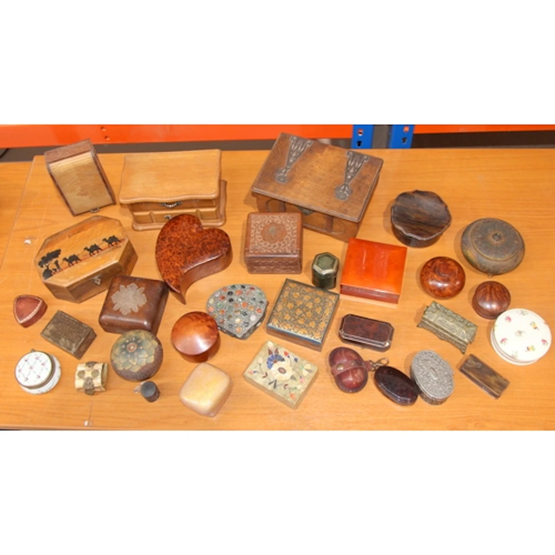 A large selection of vintage jewellery and trinket boxes, so...