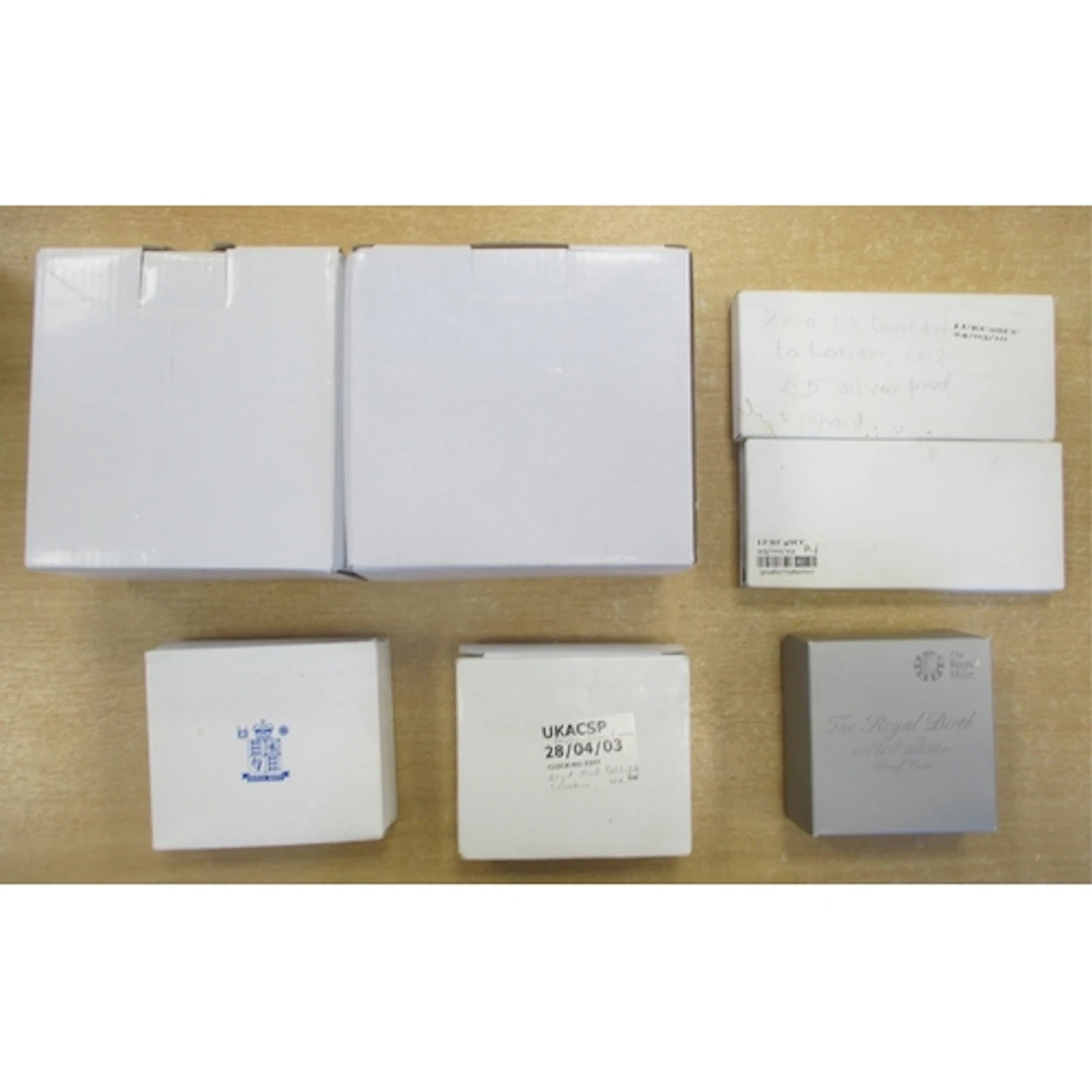 Collection of boxed Royal Mint silver £5 proof FDC issues, i...