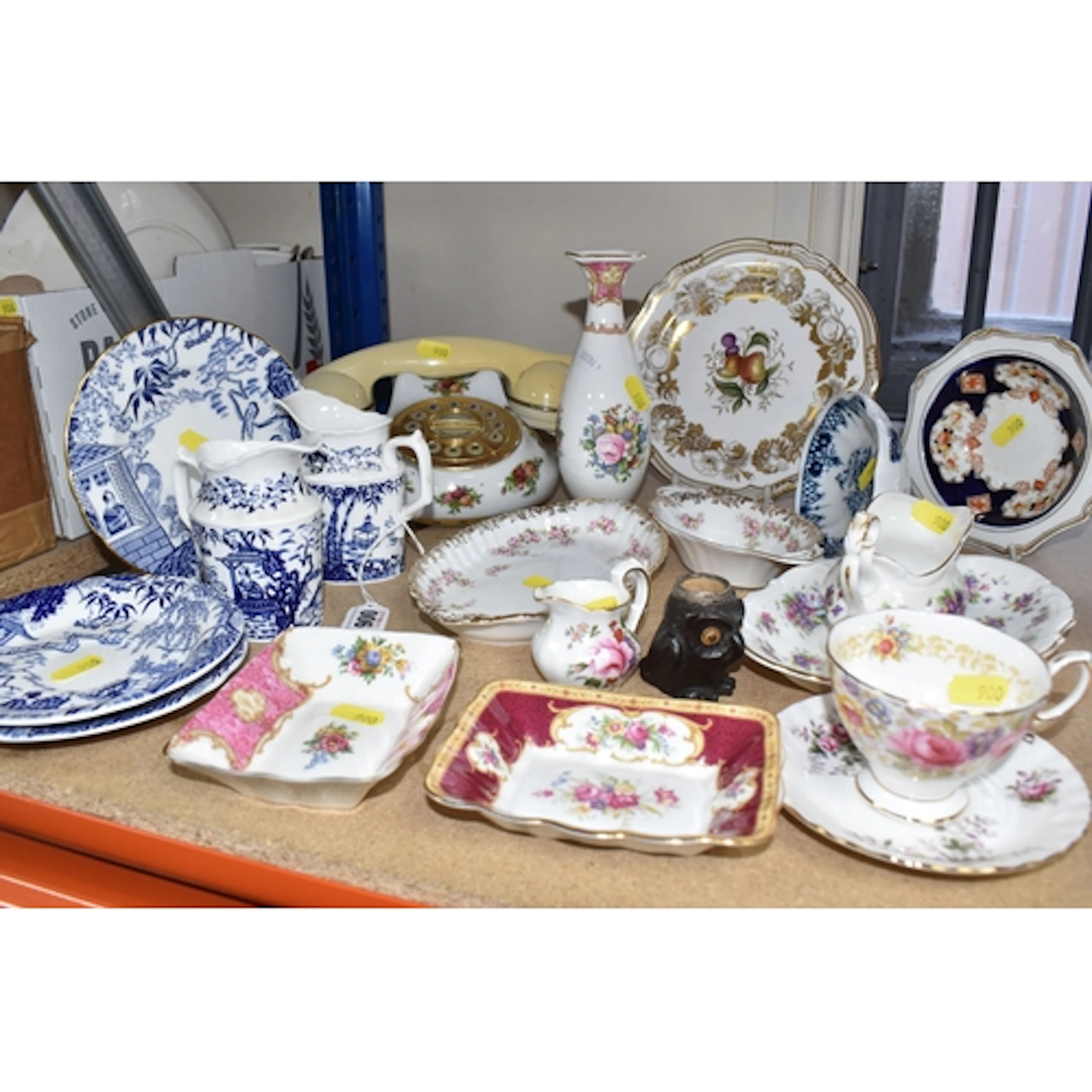 A GROUP OF MIXED CERAMICS to include a group of Royal Crown ...