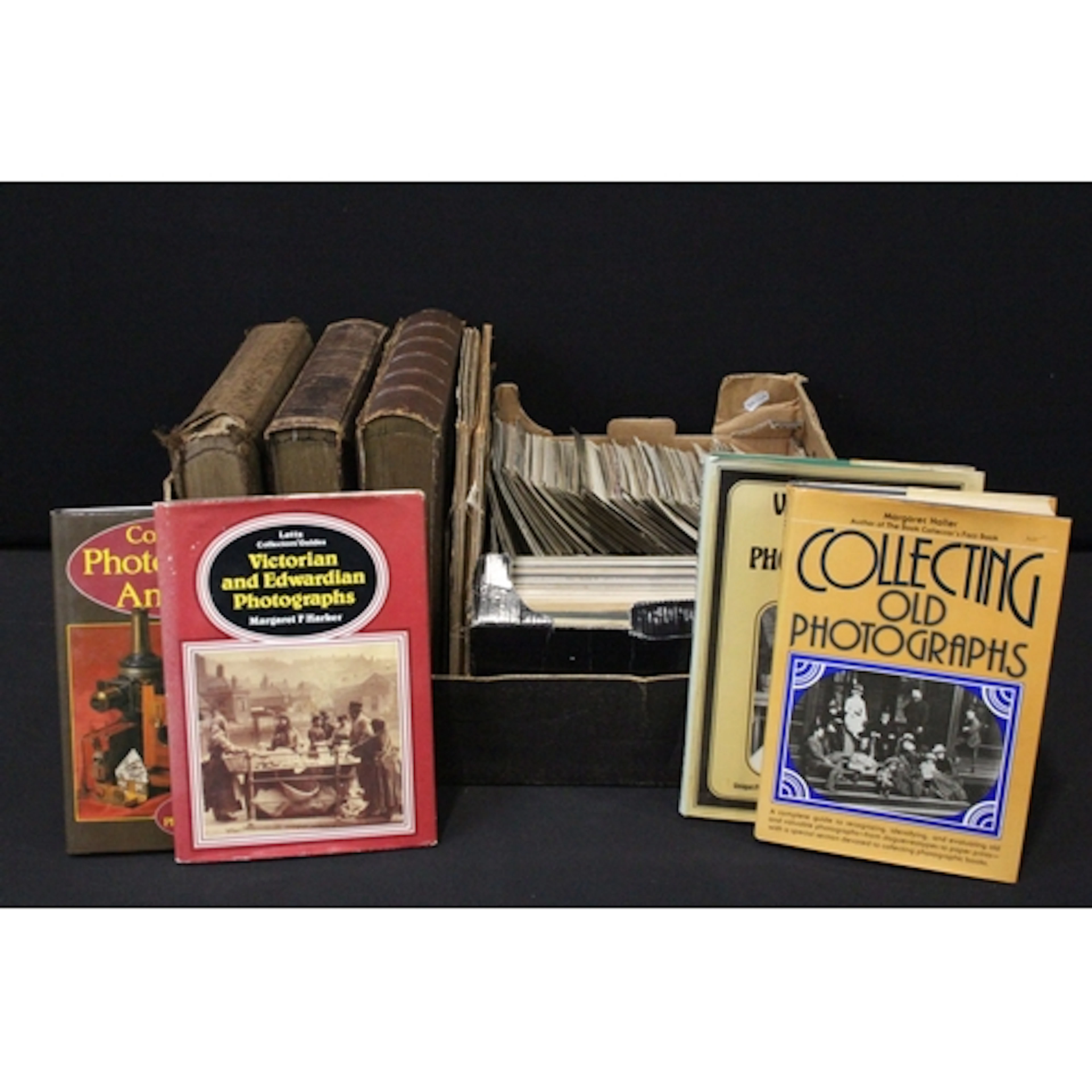 A collection of mixed ephemera to include early 20th century...