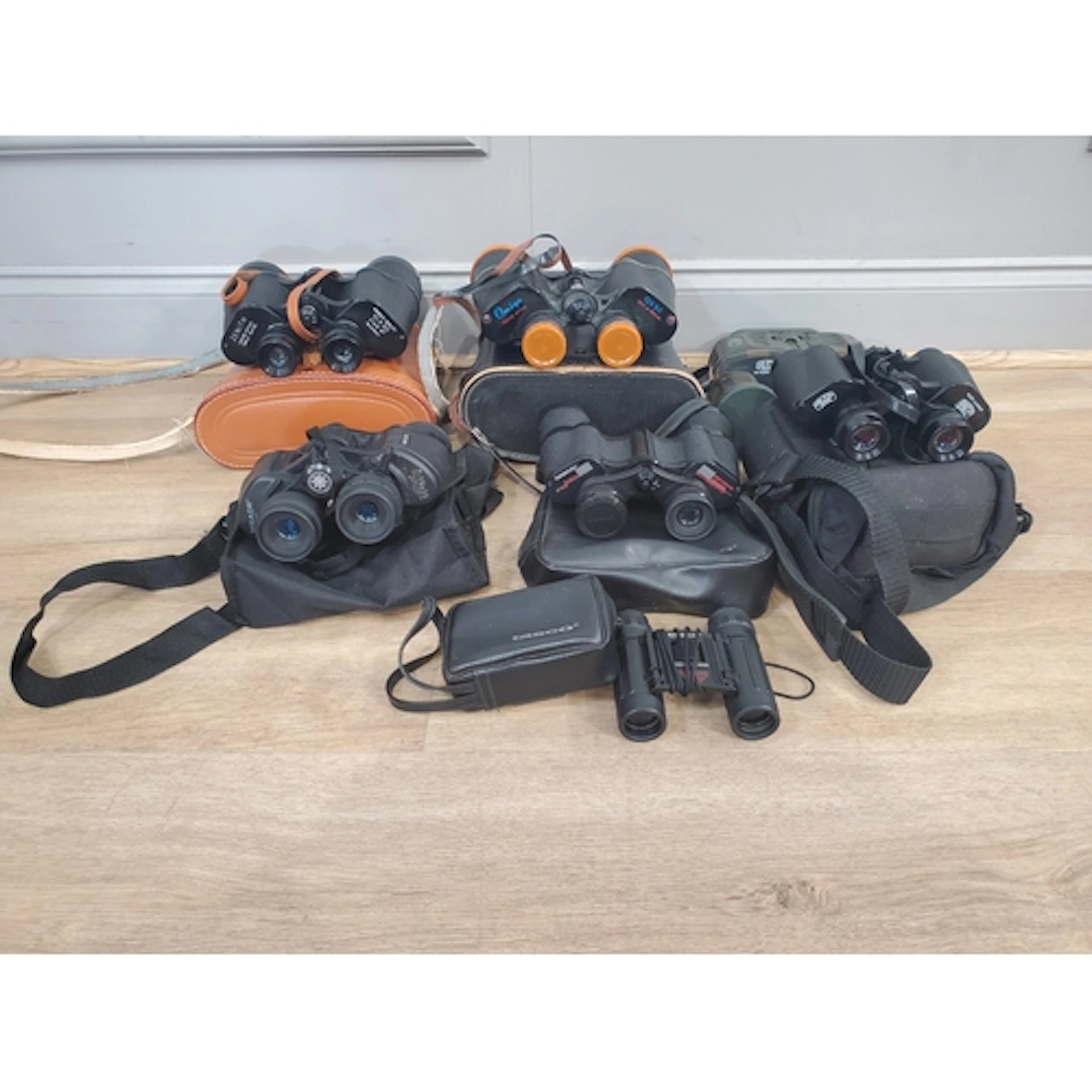 A box of assorted Cameras, Lens' etc, (R2).