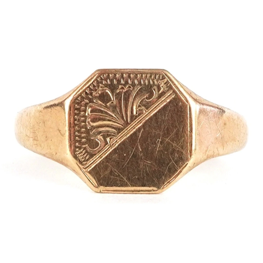 9ct gold signet ring, size R, 3.1g.