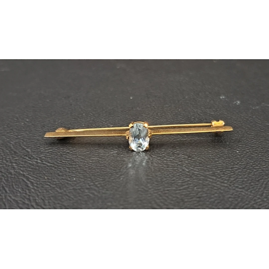 BLUE TOPAZ SET NINE CARAT GOLD BAR BROOCH the oval topaz app...