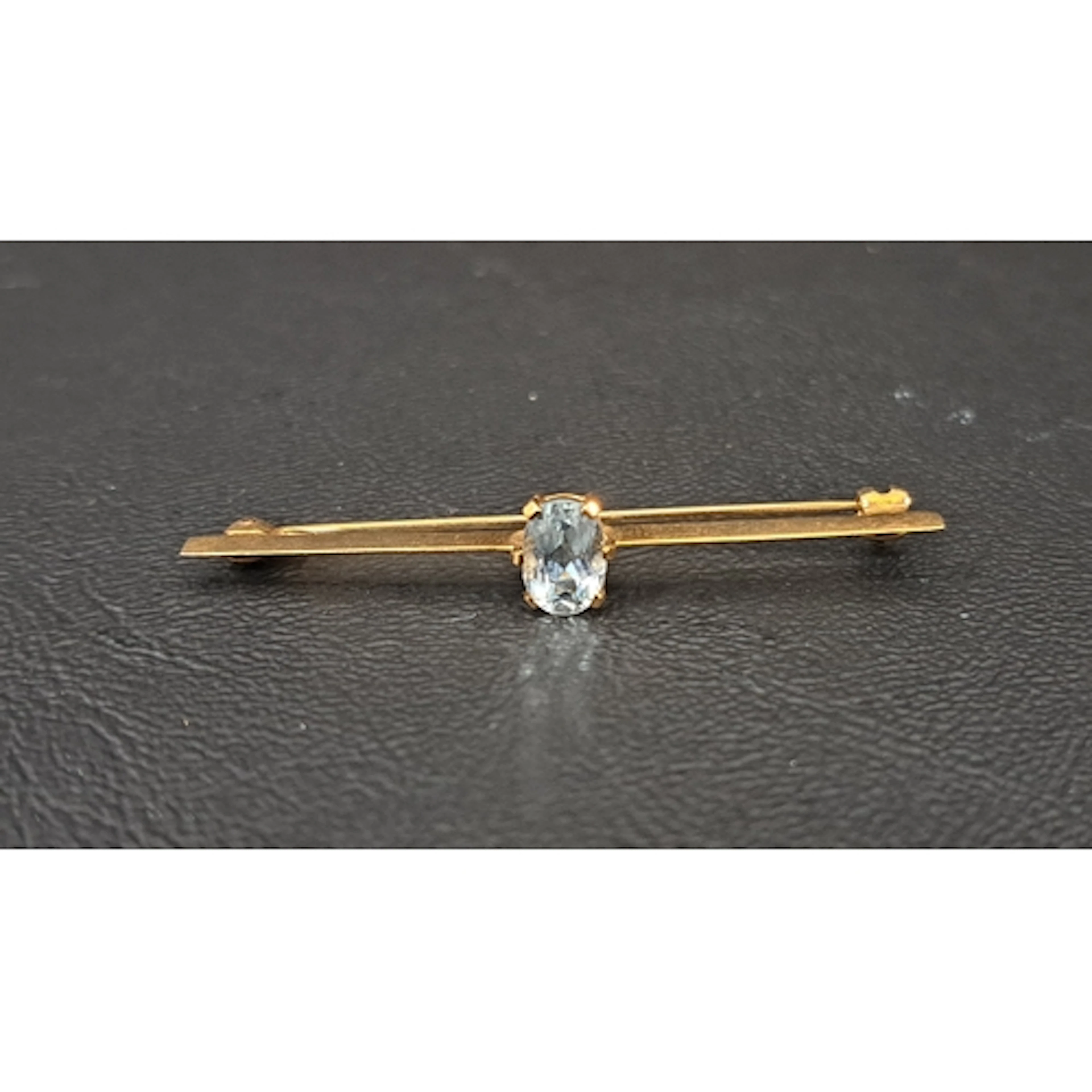 BLUE TOPAZ SET NINE CARAT GOLD BAR BROOCH the oval topaz app...