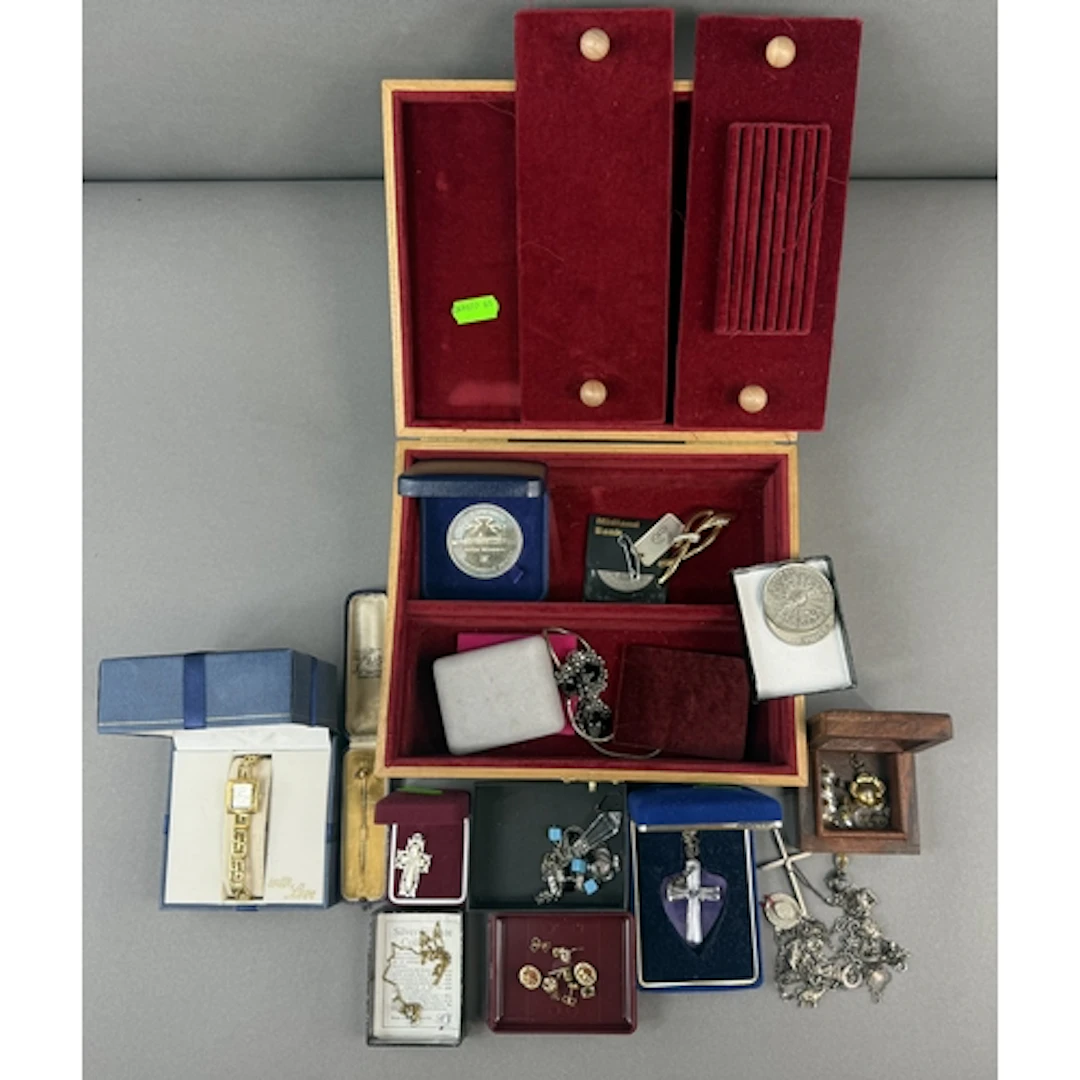 Jewellery: a boxed 15ct gold headed sapphire set stickpin; a...