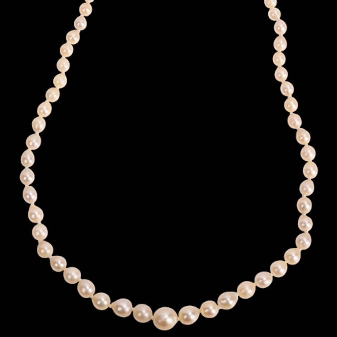 A single-row cultured pearl bead necklace, pearls measure: 7...