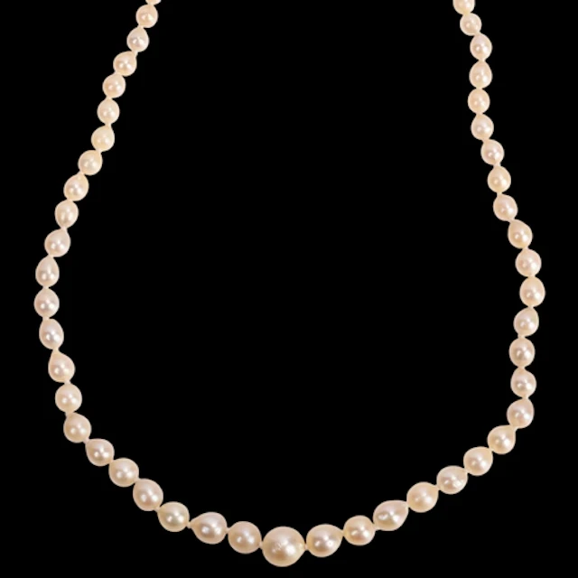 A single-row cultured pearl bead necklace, pearls measure: 7...