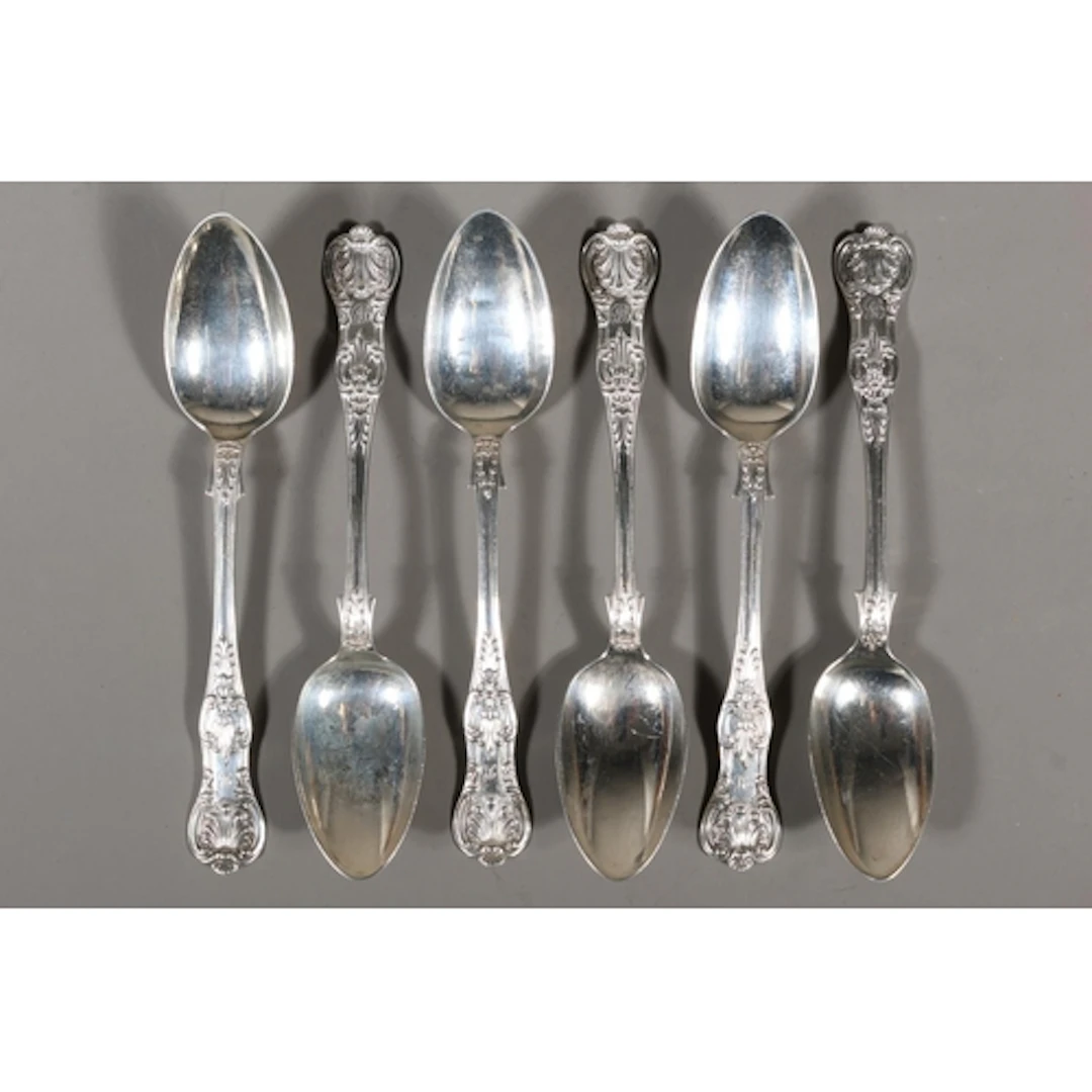 Set of four Victorian silver Queen's pattern teaspoons by Wi...
