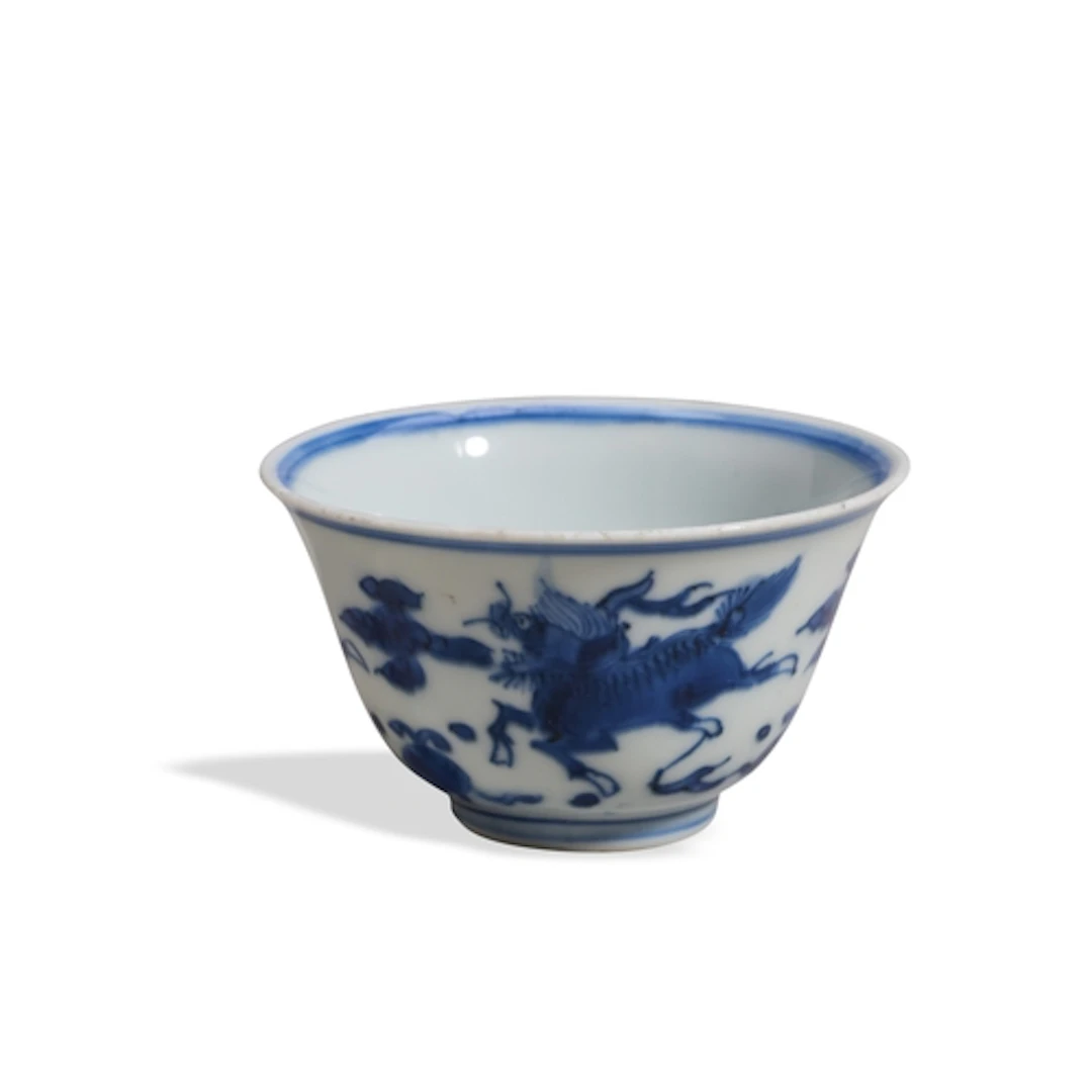 A FINE CHINESE PORCELAIN BLUE AND WHITE WINE CUP EARLY KANGX...