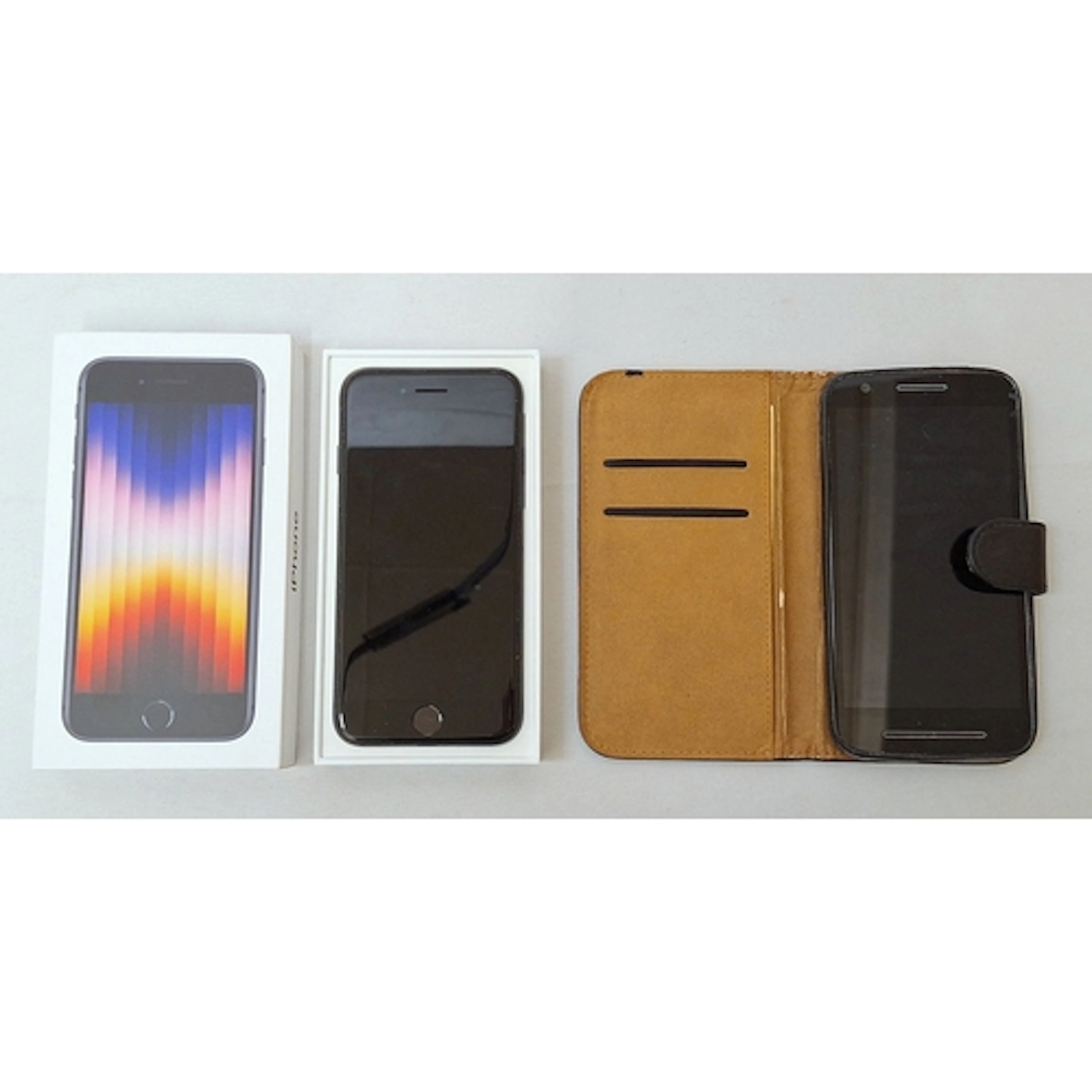 Apple Black iPhone SE, Boxed & black Motorola mobile phone i...