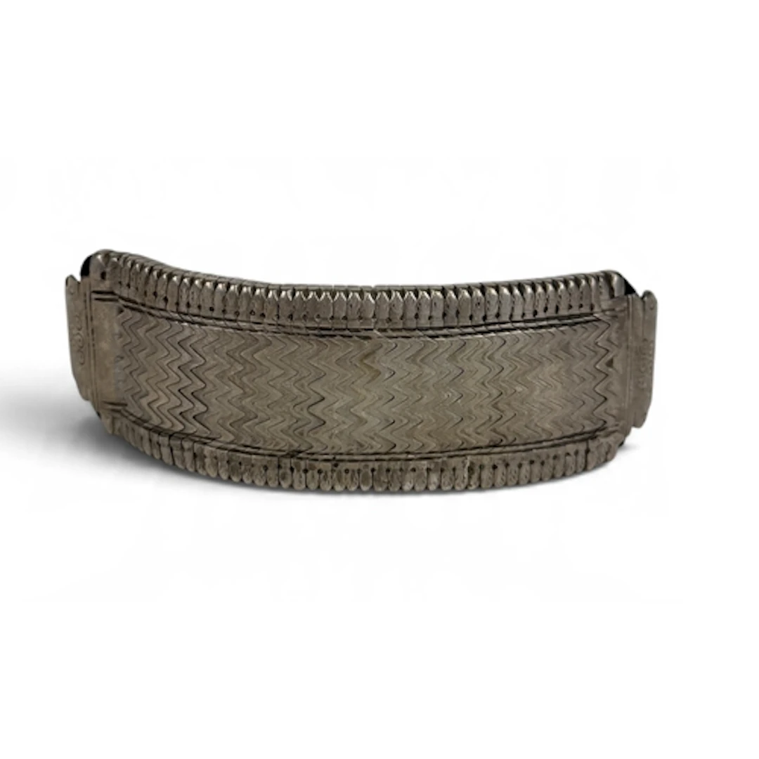 A 19TH C INDIAN FLEXIBLE SILVER ARMLET 17cm L Gross weight: ...