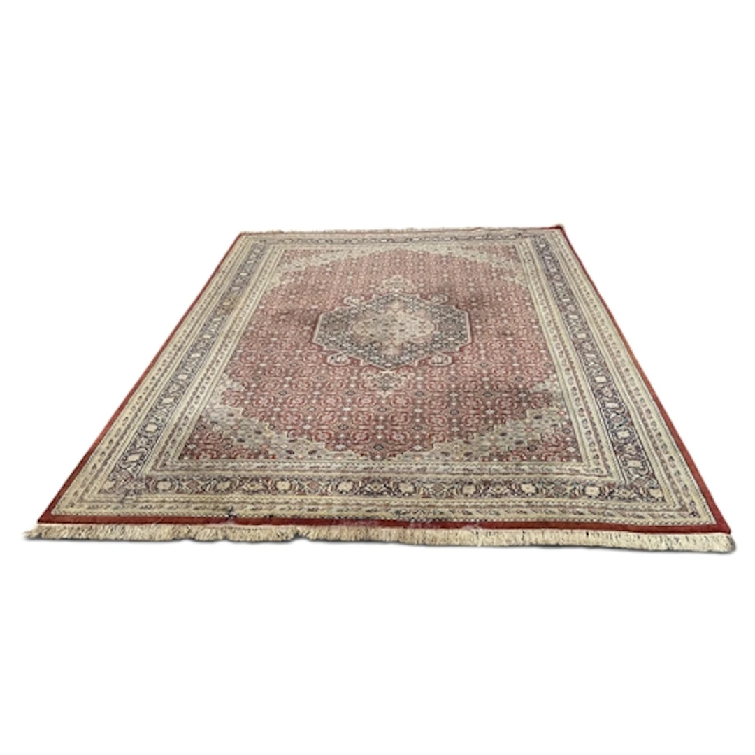 A LARGE INDIAN CARPET, SECOND HALF 20TH CENTURY 370cm x 255c...