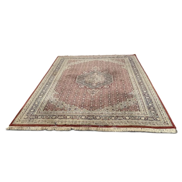 A LARGE INDIAN CARPET, SECOND HALF 20TH CENTURY 370cm x 255c...