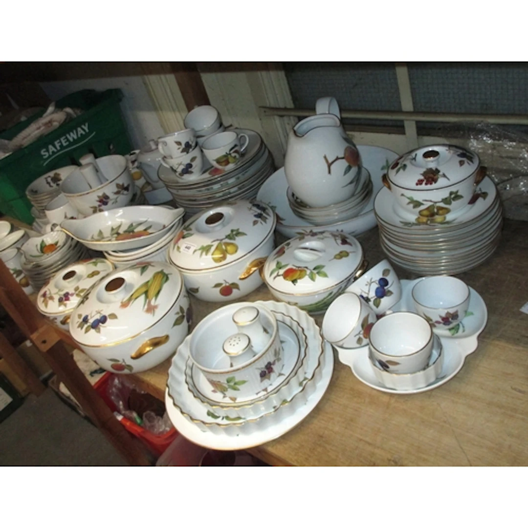 Royal Worcester Evesham dinner & tea service