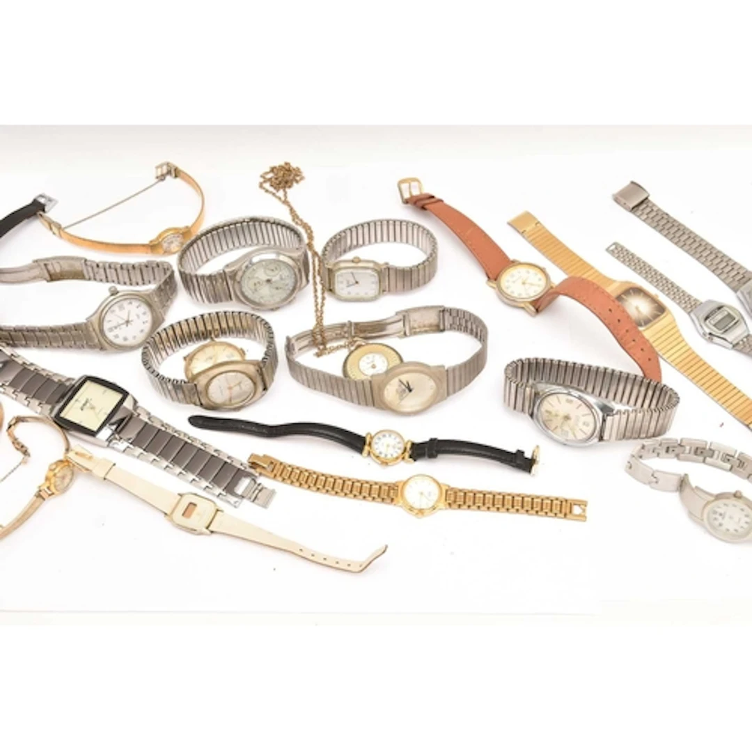 AN ASSORTMENT OF FASHION WRISTWATCHES, ladies and gents watc...