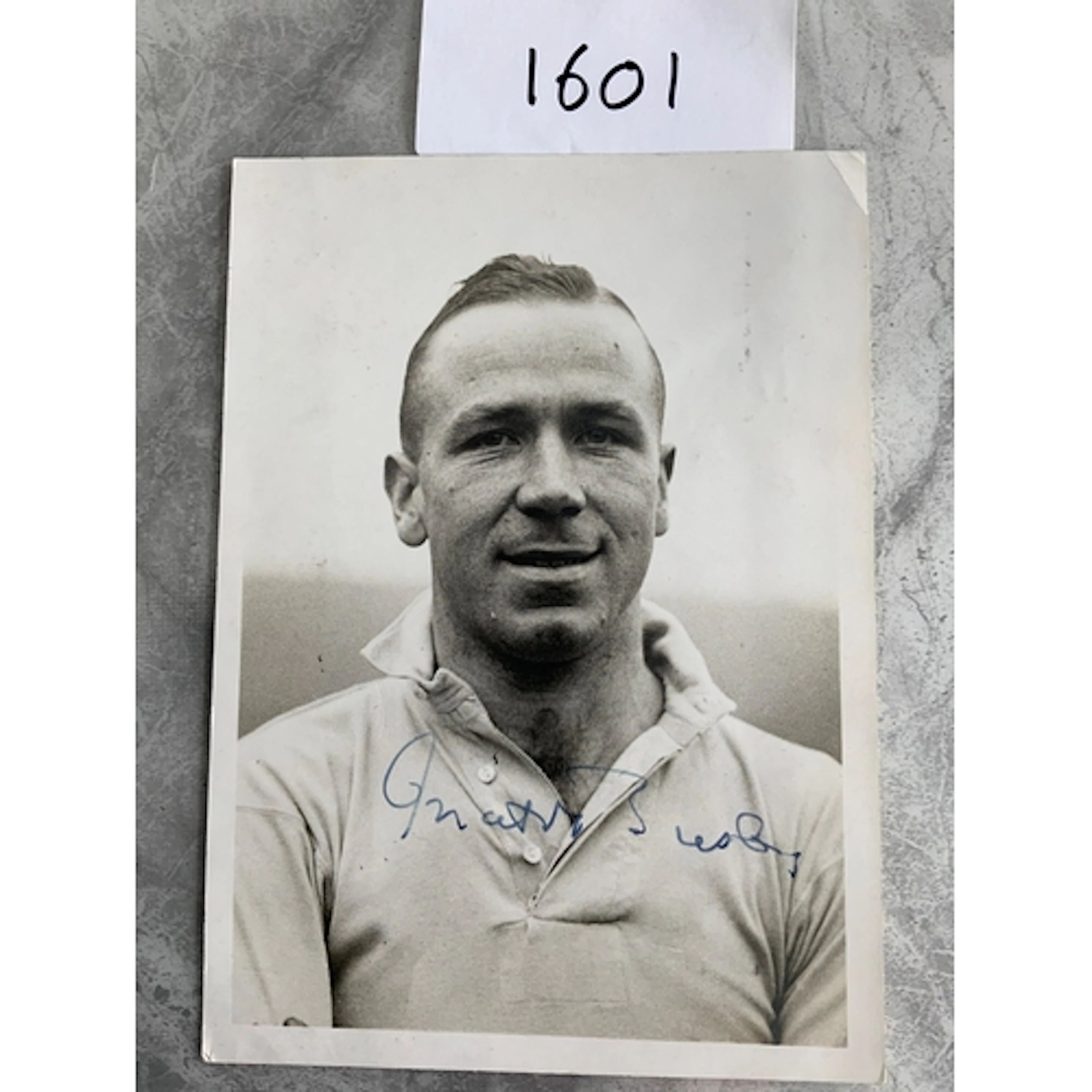 Matt Busby Signed Football Press Photo: 8 x 6 original black...