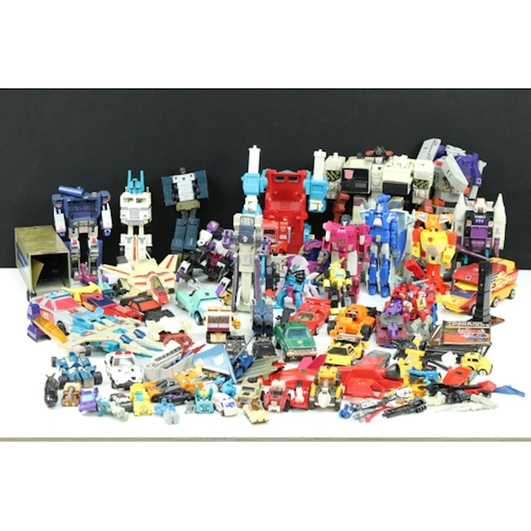 Transformers - Over 55 G1 & G2 Hasbro Takara Transformers fi...