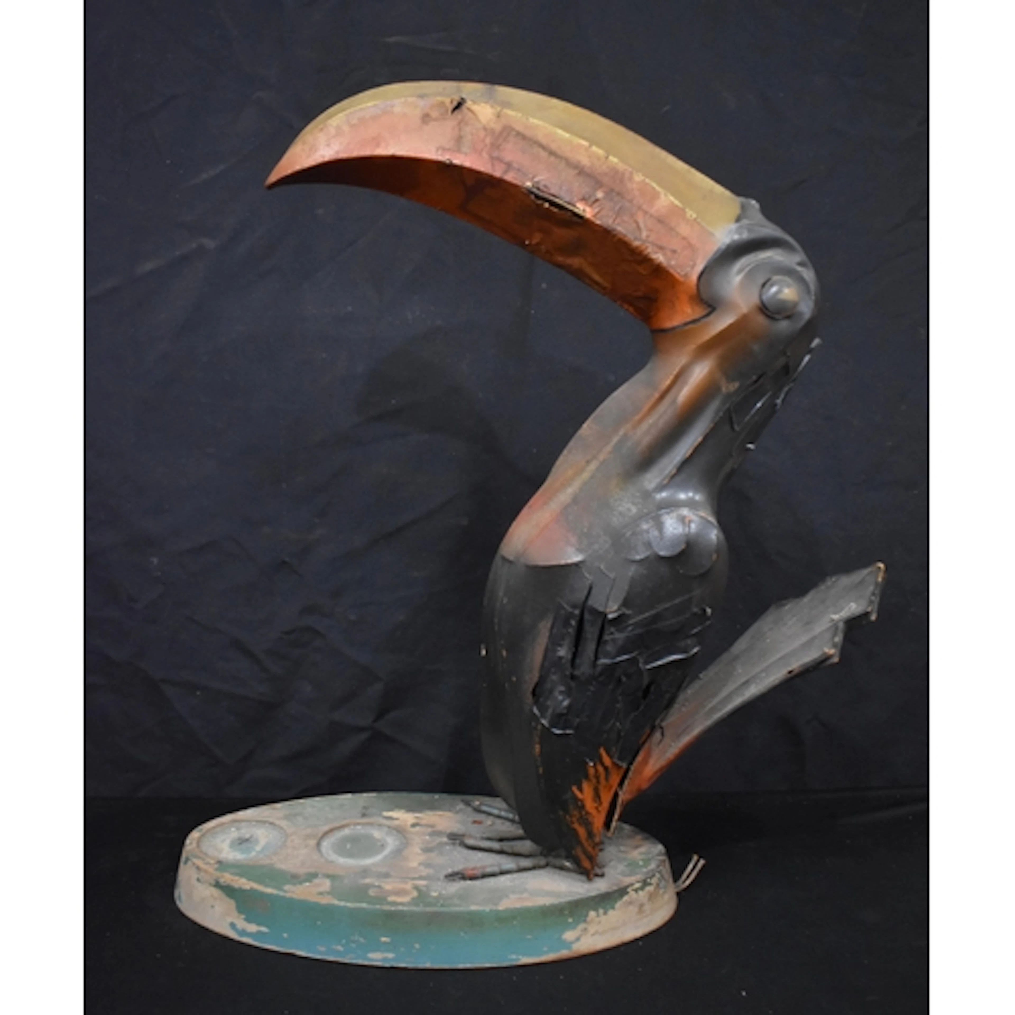 A large vintage Toucan lamp 71 x 67cm