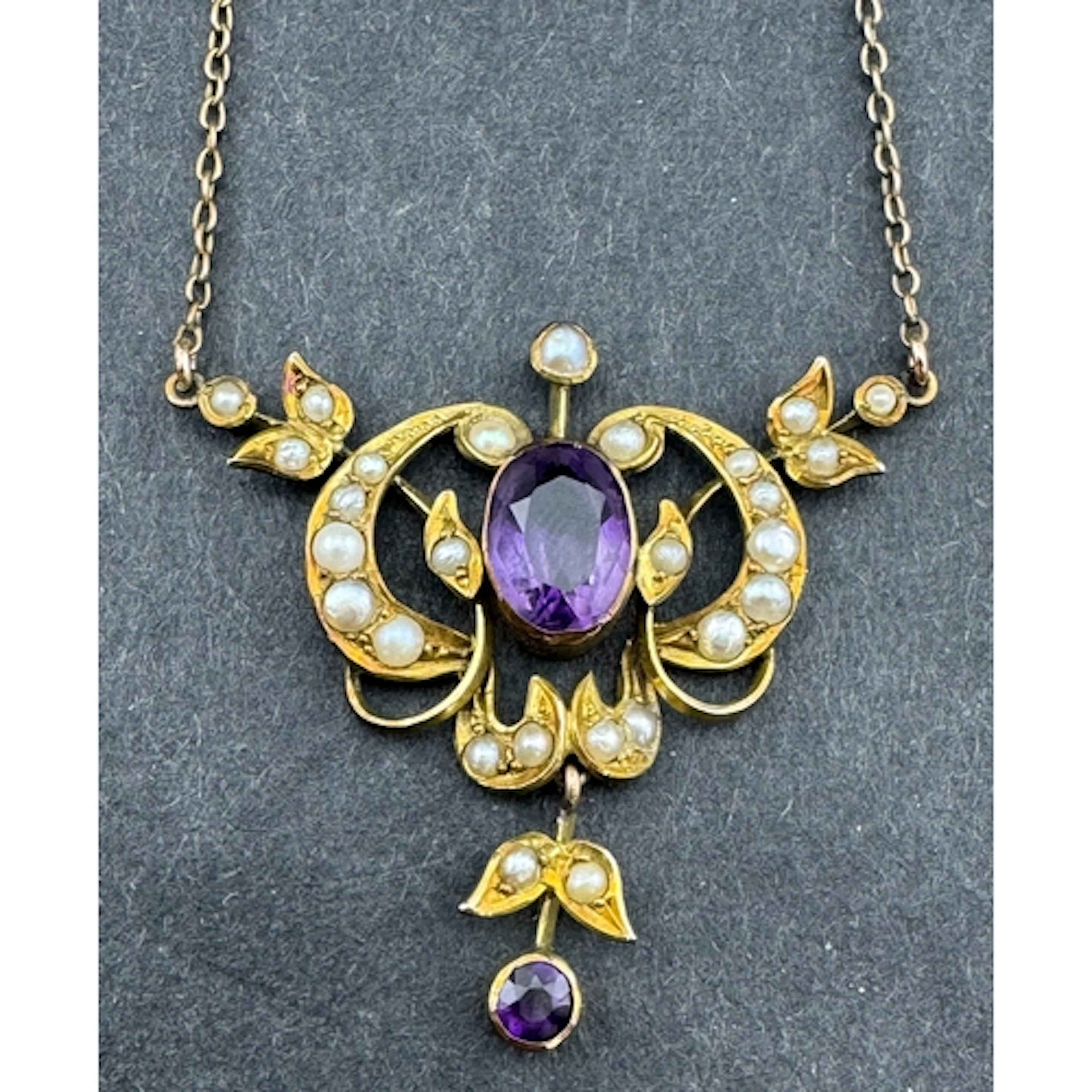 Jewellery: an early 20th century Lavalier yellow metal neckl...