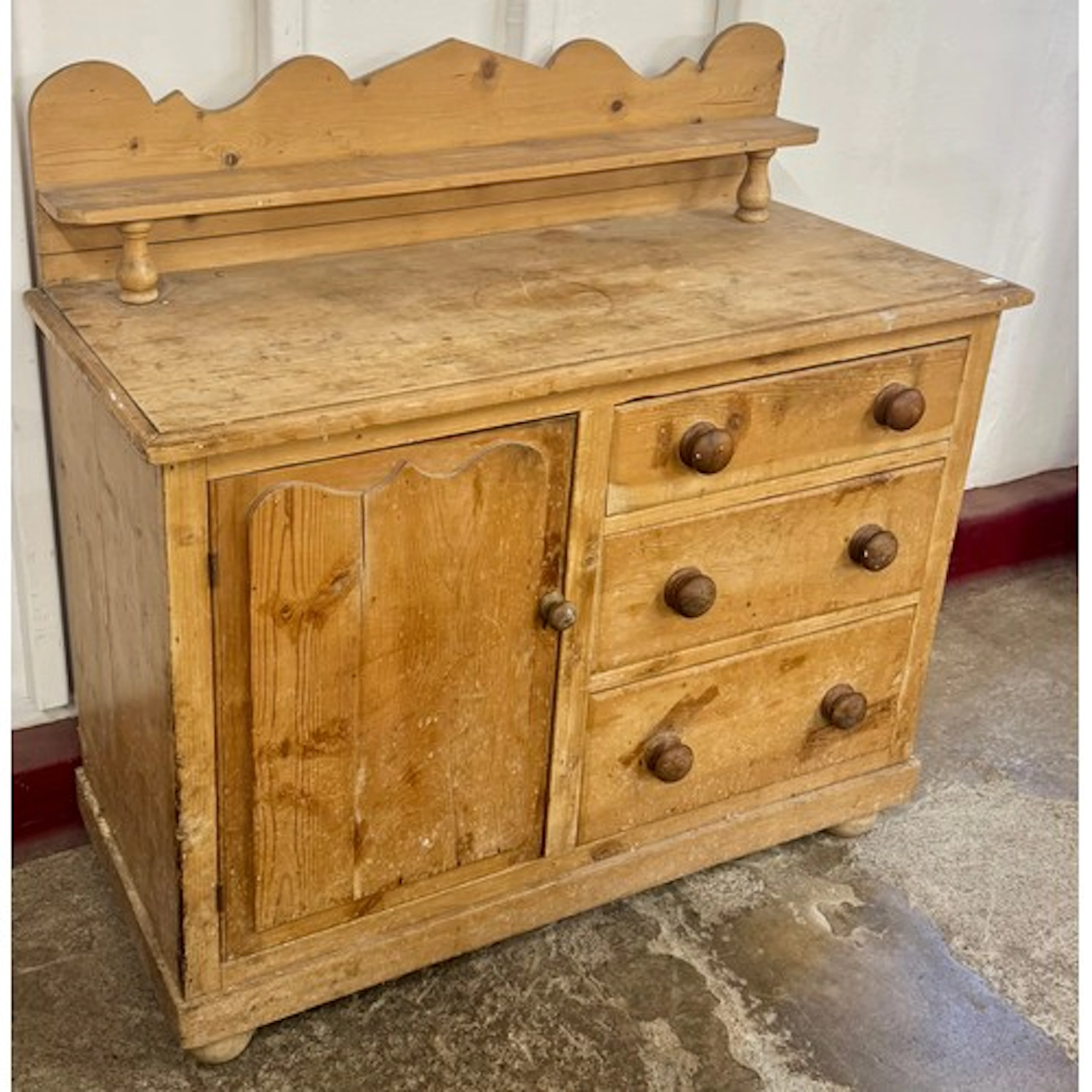 A Victorian pine Lincolnshire dresser