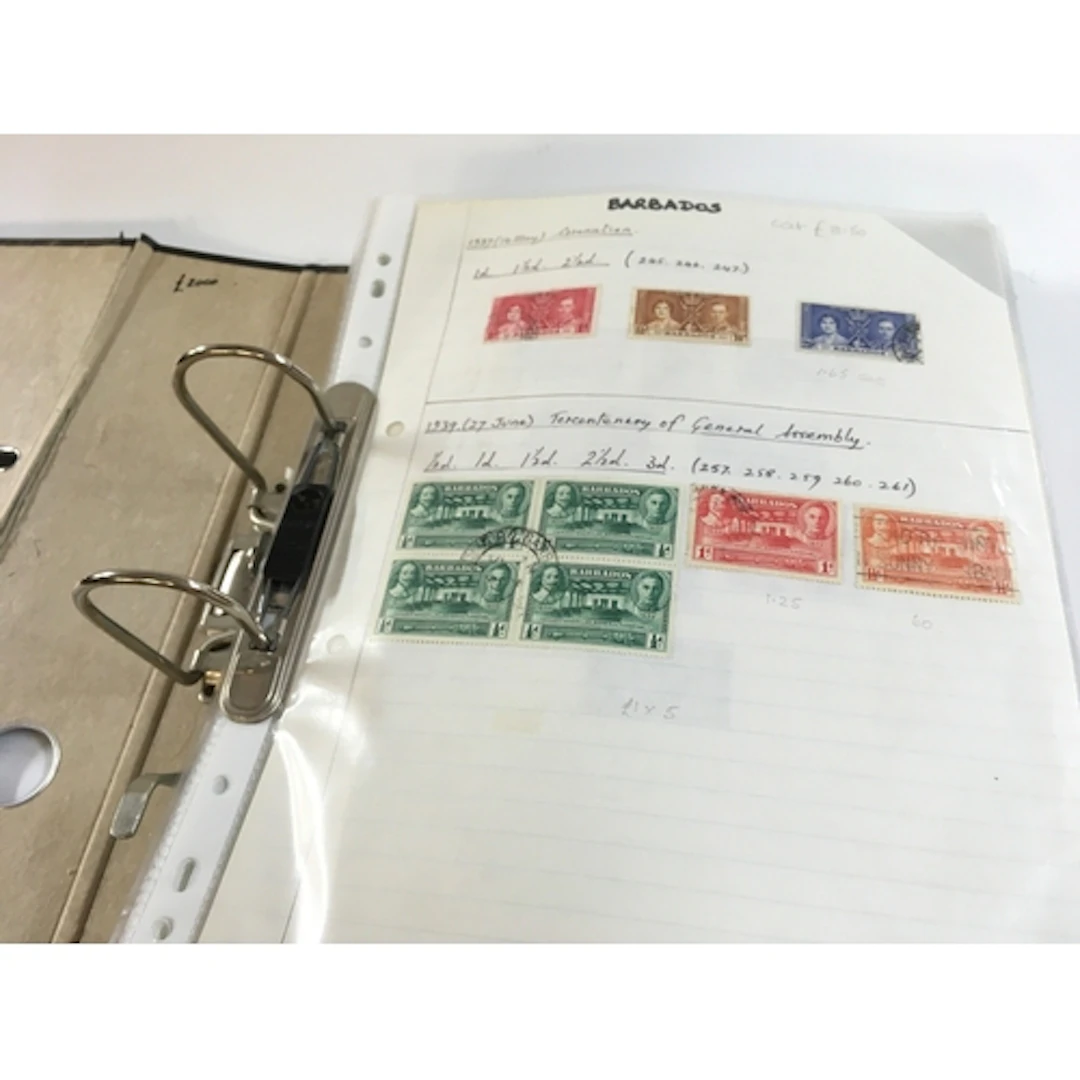 A Collection of mint / used commonwealth postage stamps (cat...