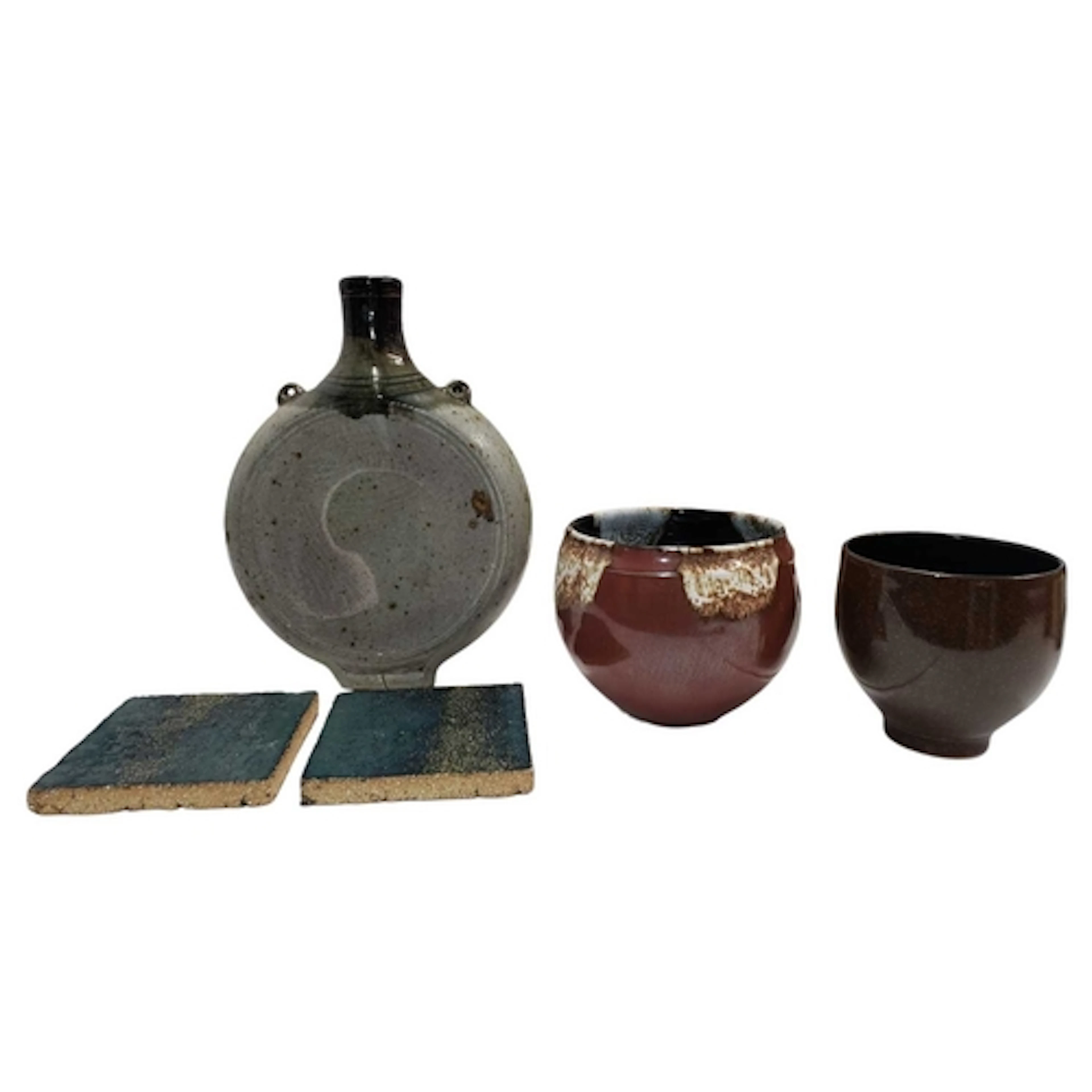 An assortment of five vintage 20th century studio art potter...