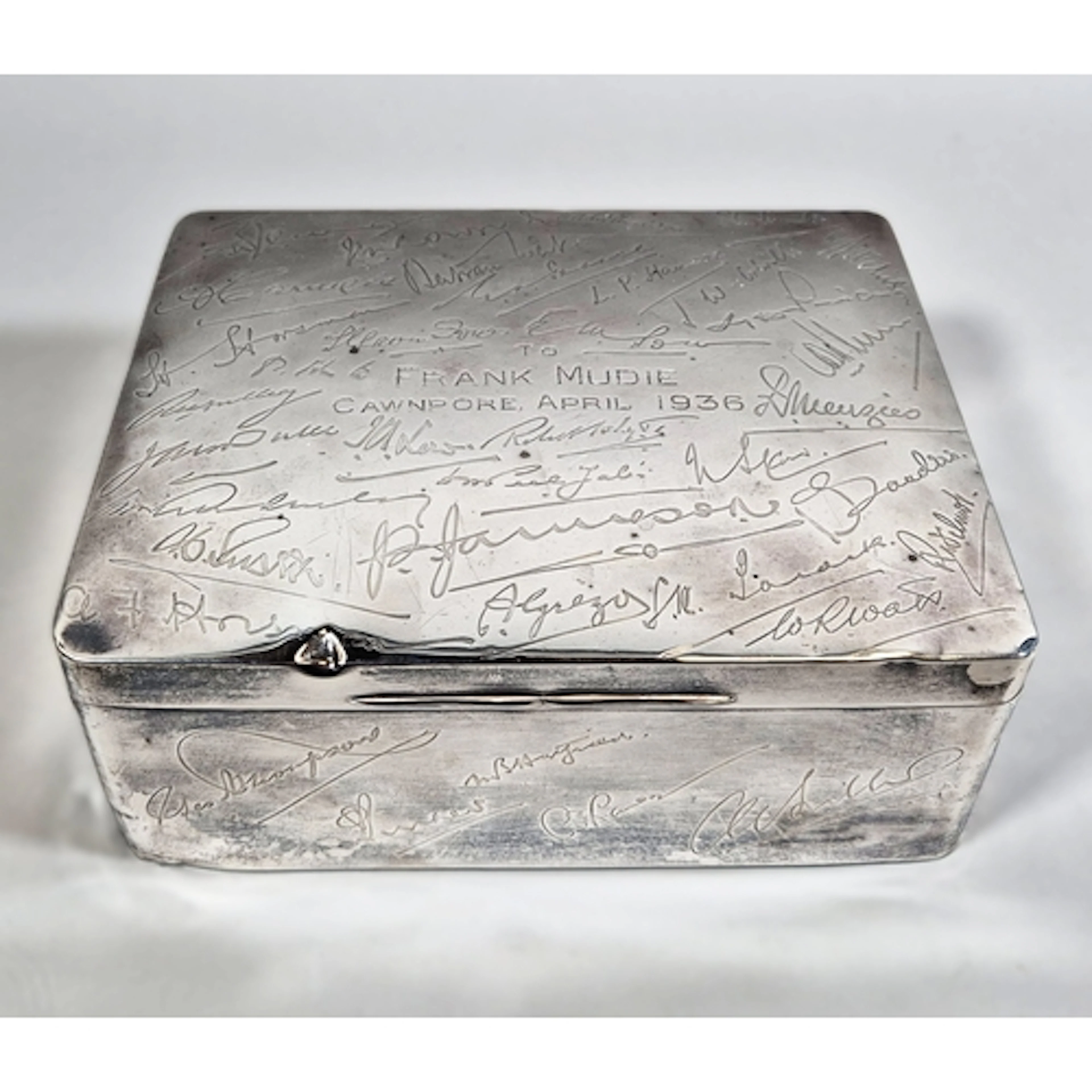 George V silver mounted cigarette casket featuring presentat...
