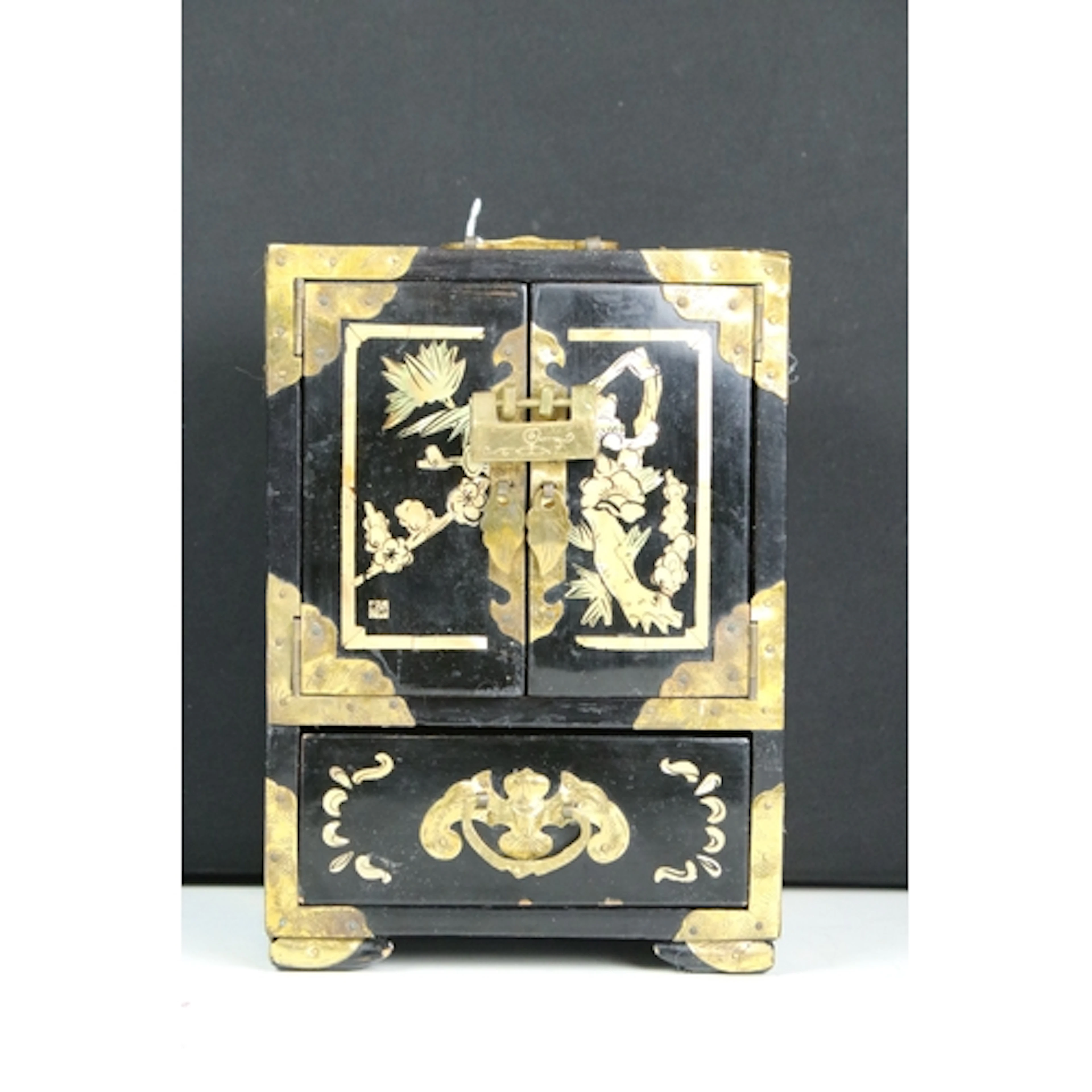 Mid 20th century Chinese lacquered jewellery cabinet with mo...