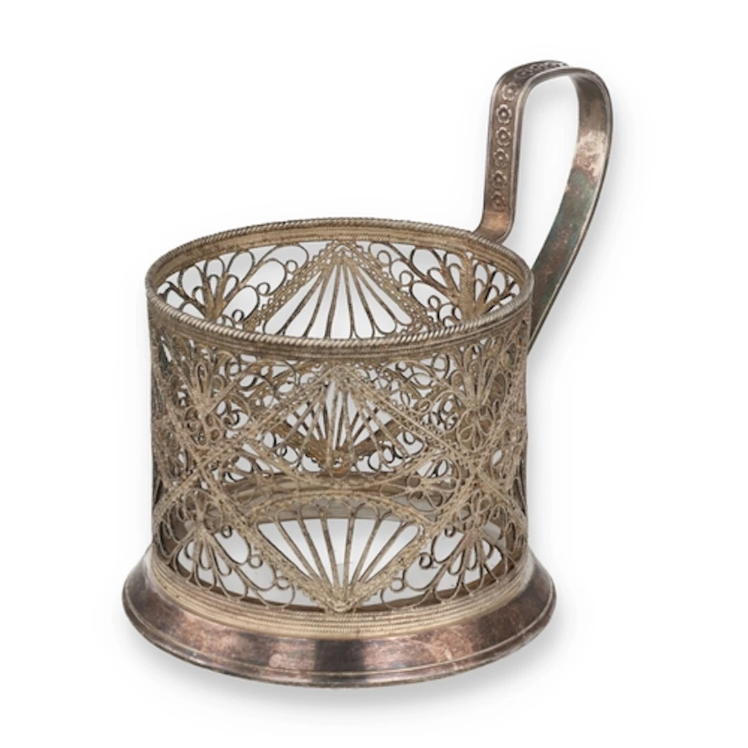 AN EARLY 20TH CENTURY PERSIAN SILVER FILIGIREE WORK TEA GLAS...