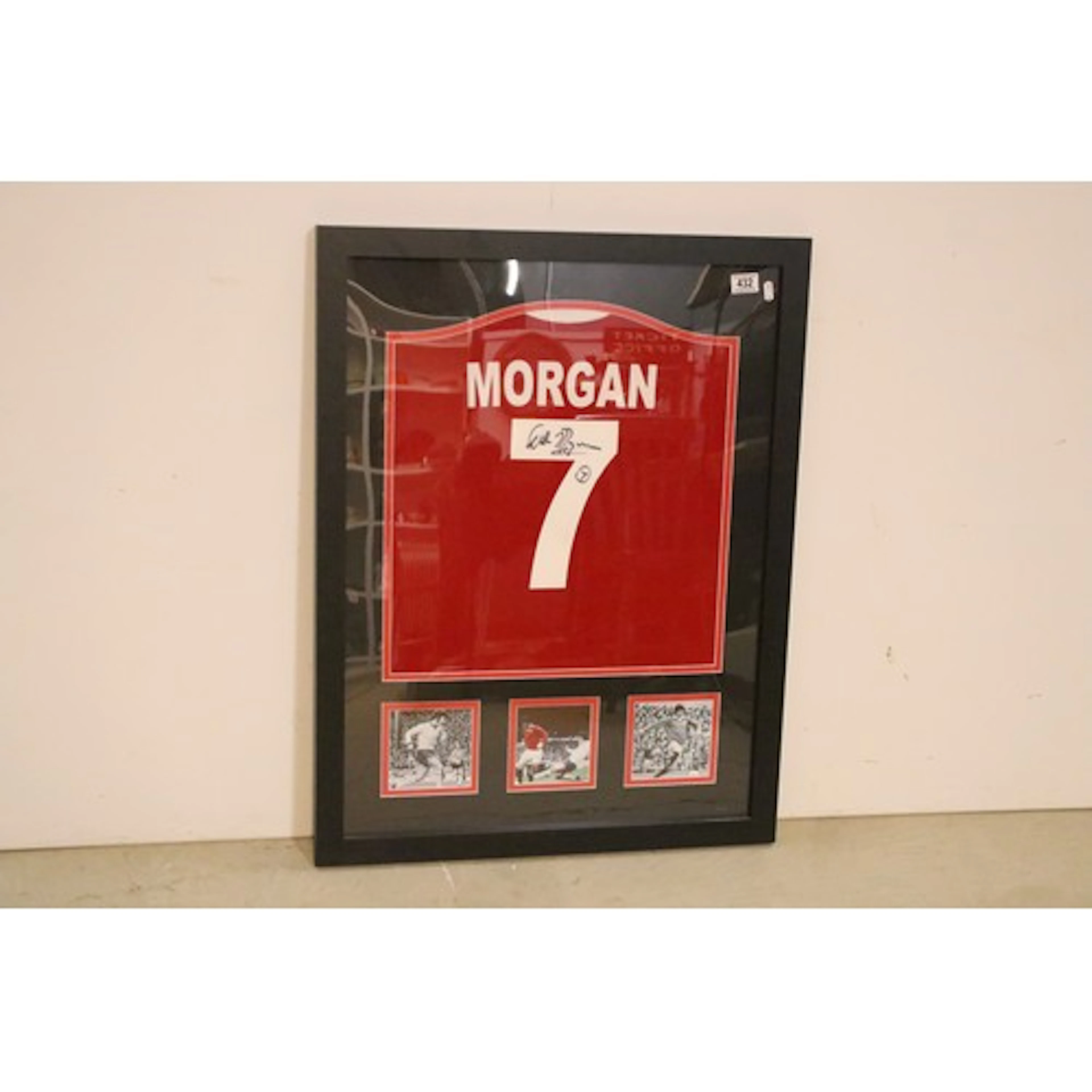 Football Autograph - Framed Willie Morgan Manchester United ...