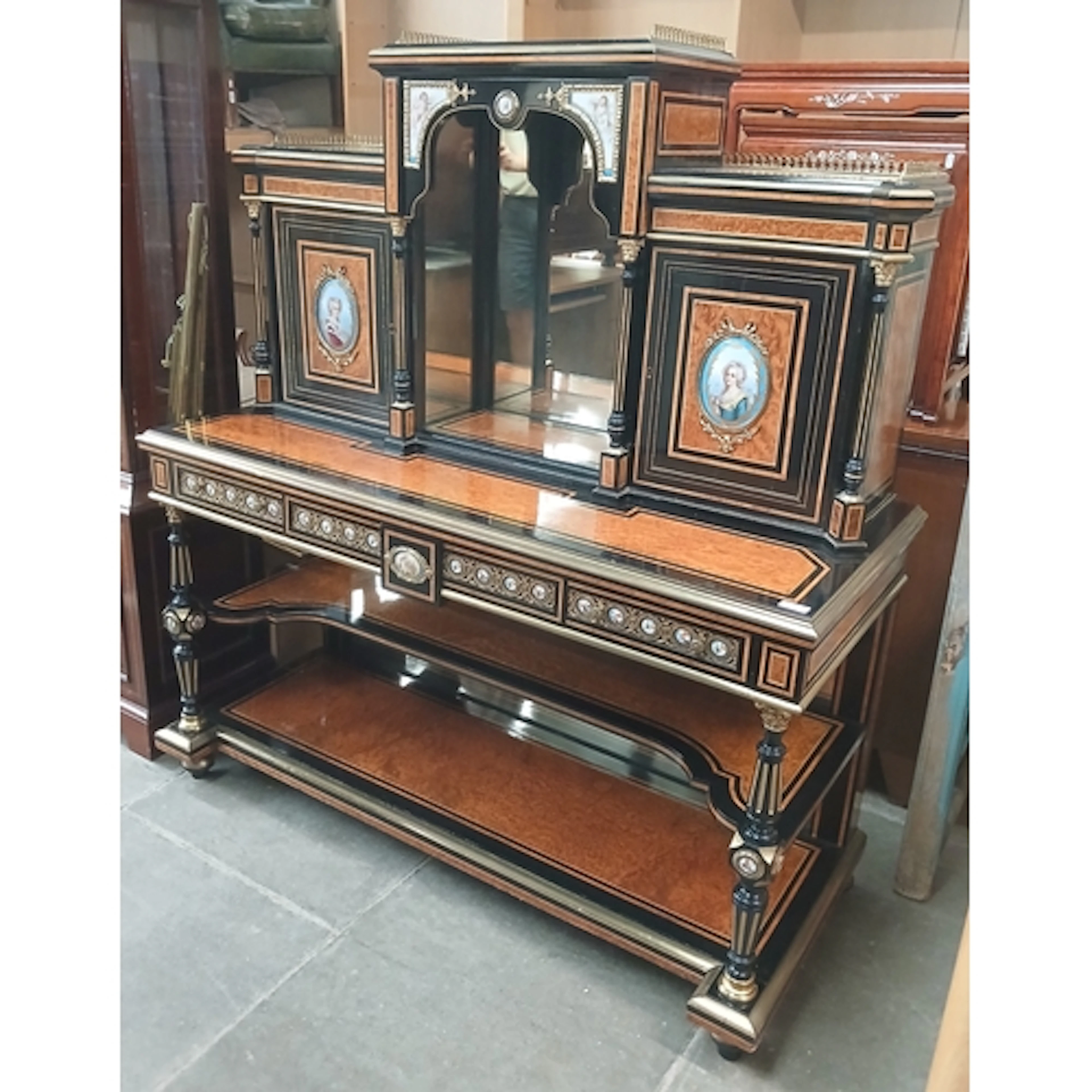 A fine mid to late 19th century French style bonheur du jour...