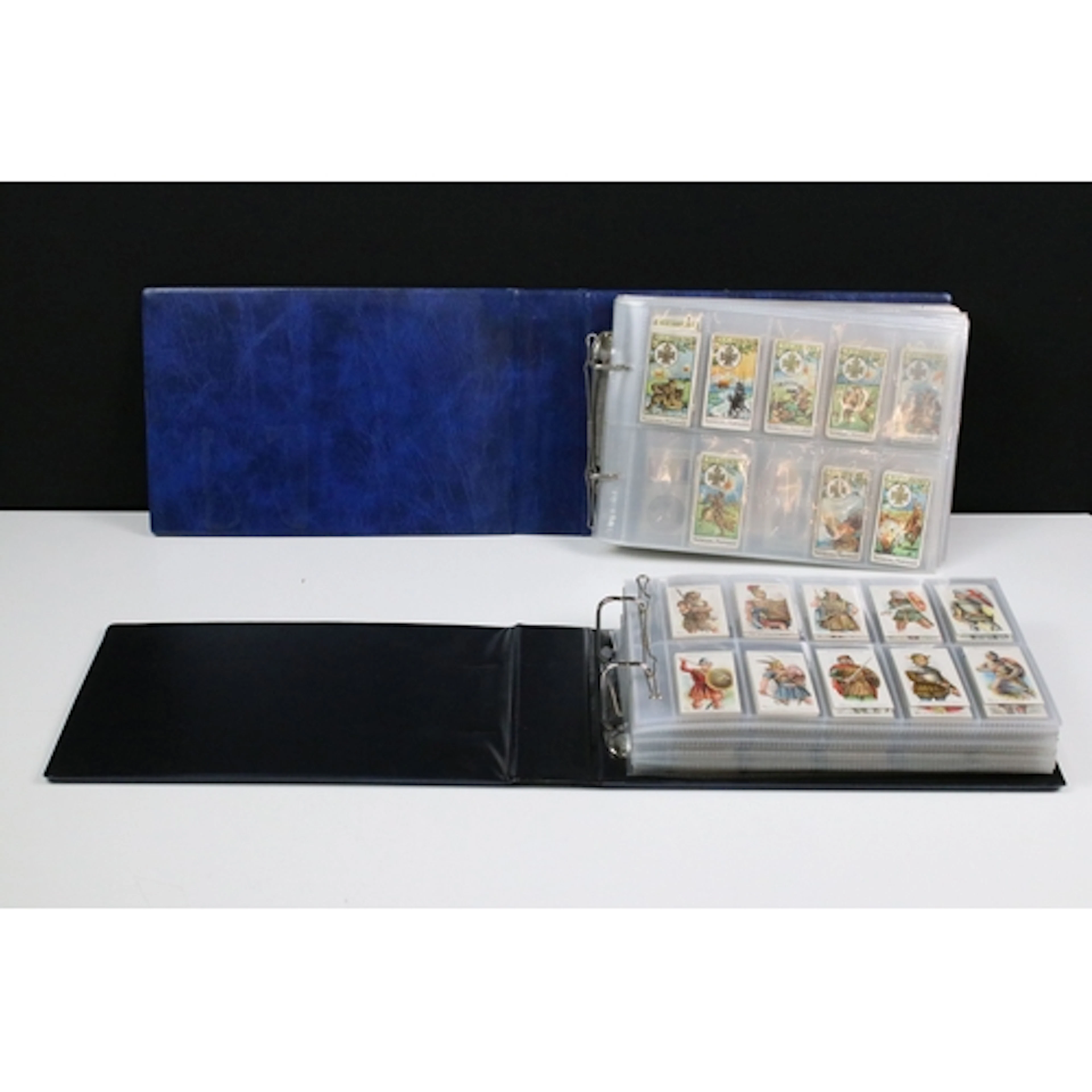 Cigarette Cards - A large collection of Military related con...