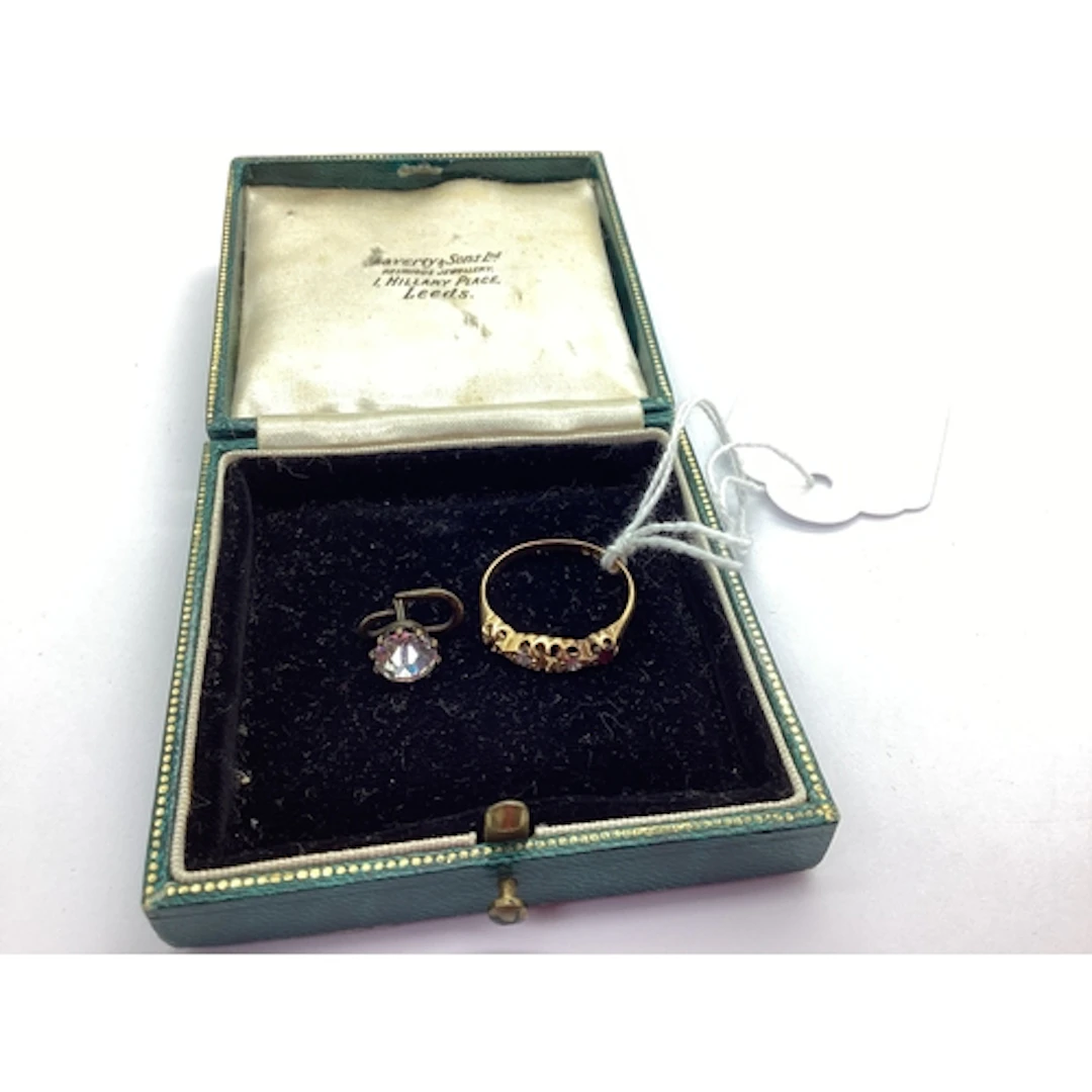 An Antique 18ct Gold Diamond Set Ring, (stones missing) Birm...