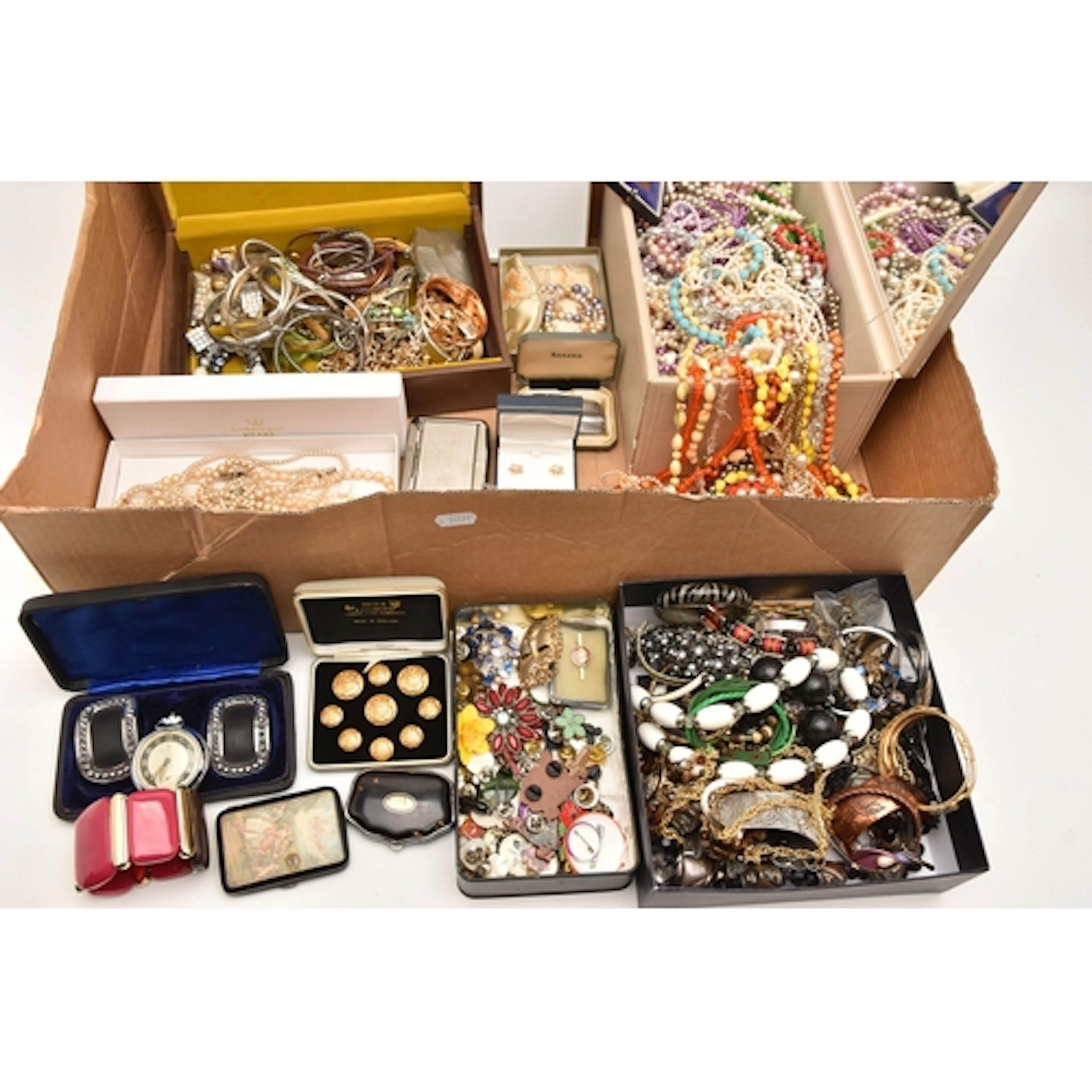 A BOX OF ASSORTED ITEMS, to include a cased set of cut steel...