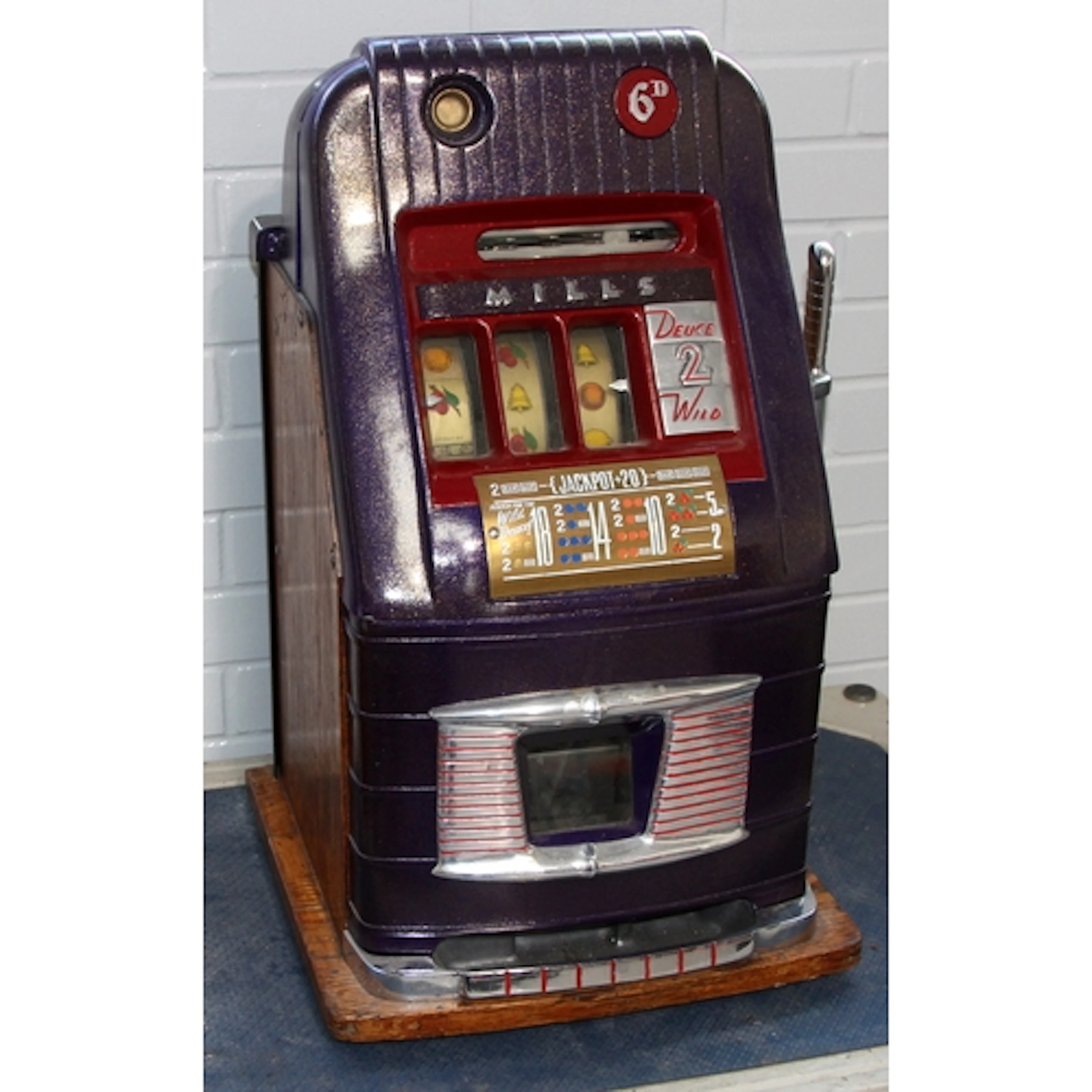 Vintage Mills Hi-Top with one armed bandit fruit machine, pu...