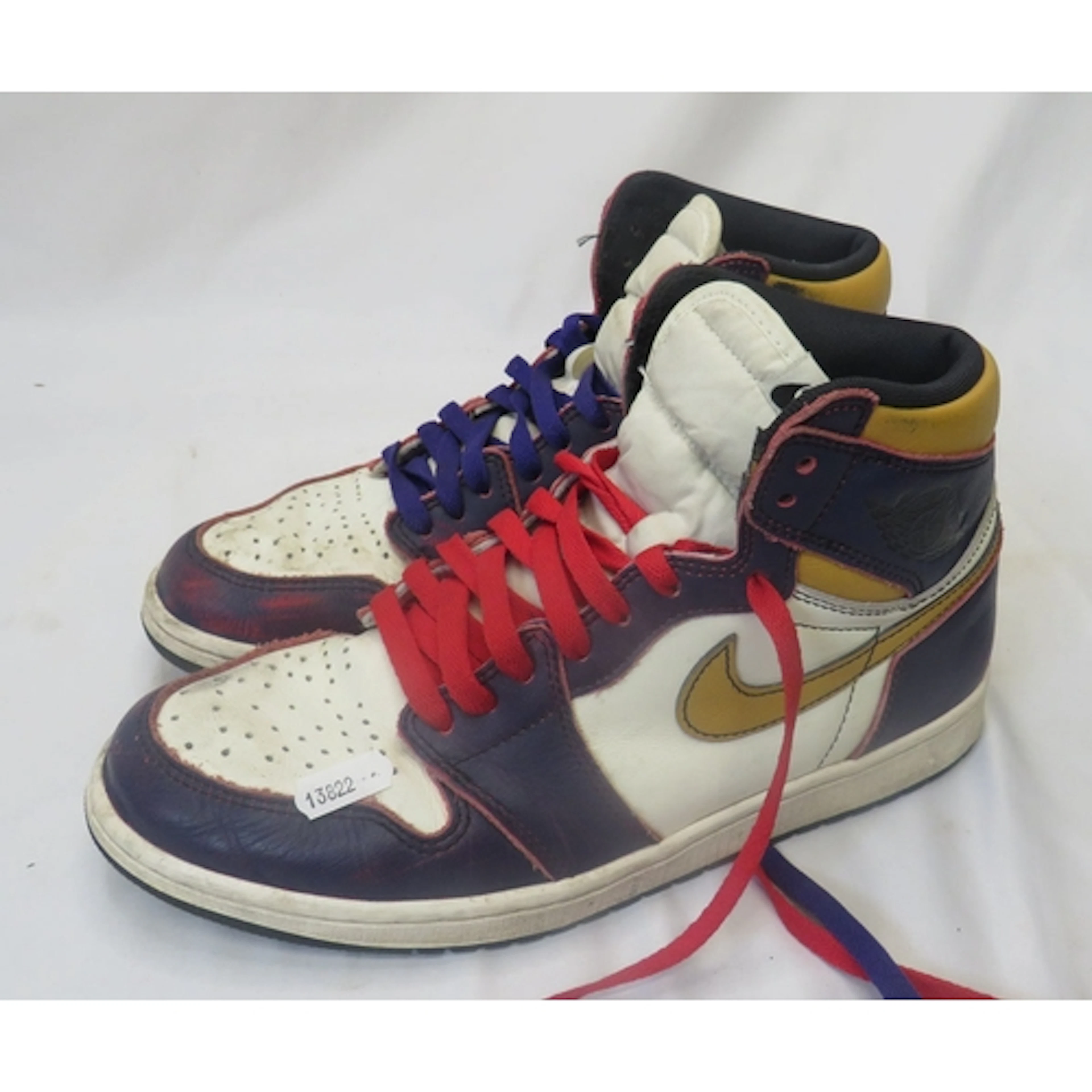 Pair Mens Nike Air Jordan Trainers size 8