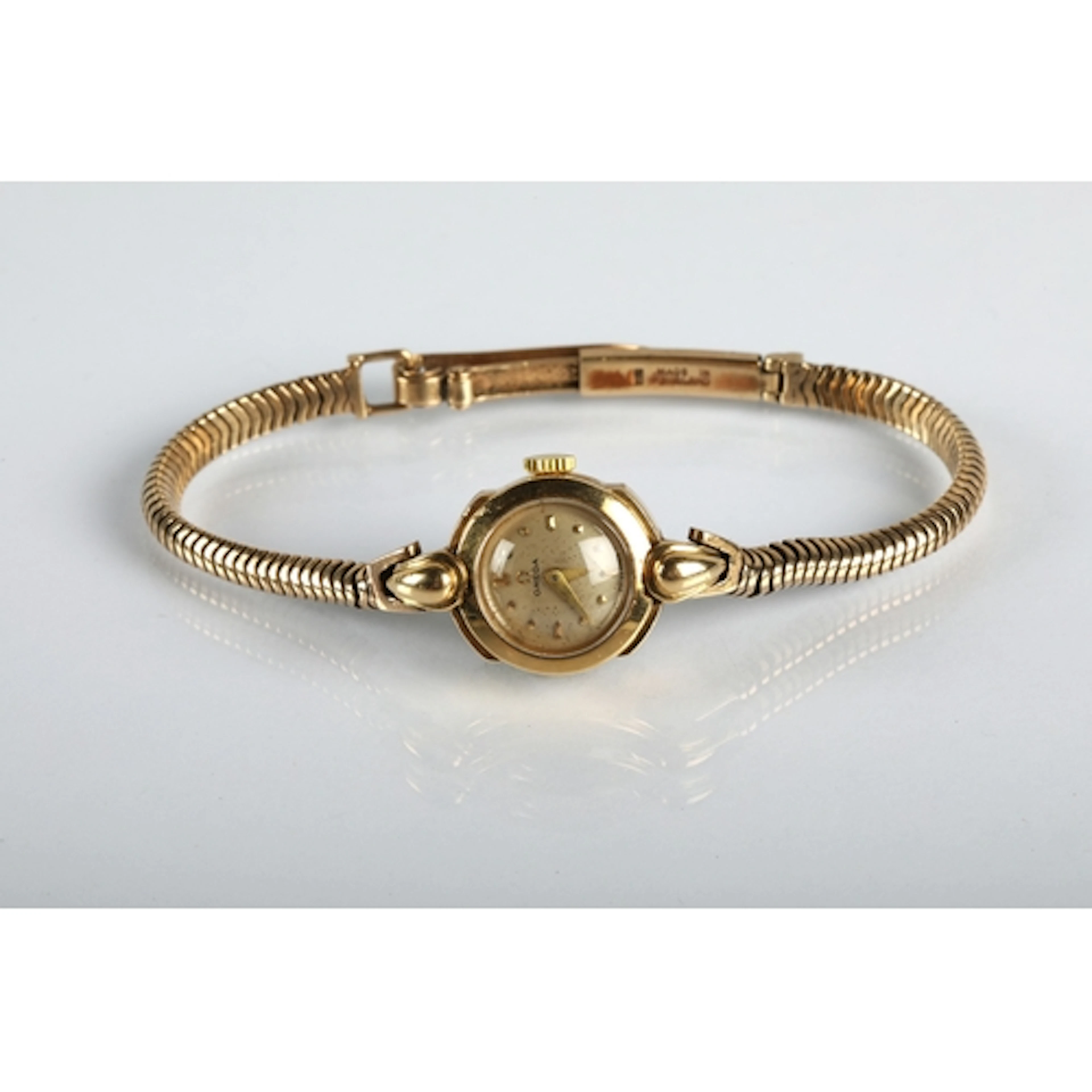 Ladies Omega 9ct gold wrist watch on 9ct gold strap, gross w...
