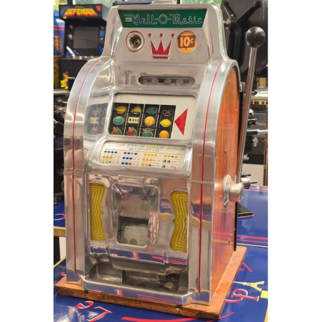 A vintage Mills Bell-O-Matic slot machine. Working on 6d. Ni...
