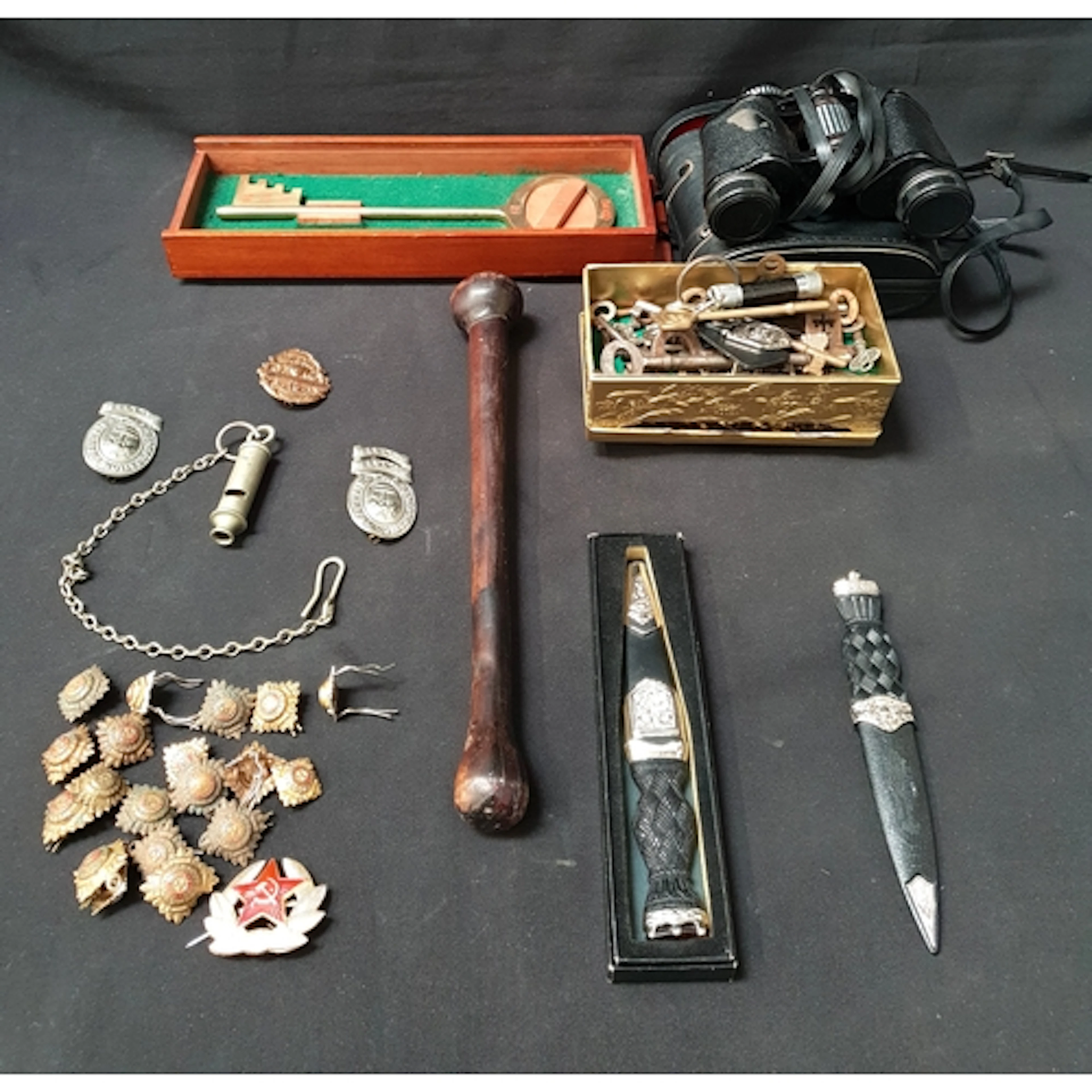 SELECTION OF GENERAL COLLECTABLES comprising a vintage Metro...