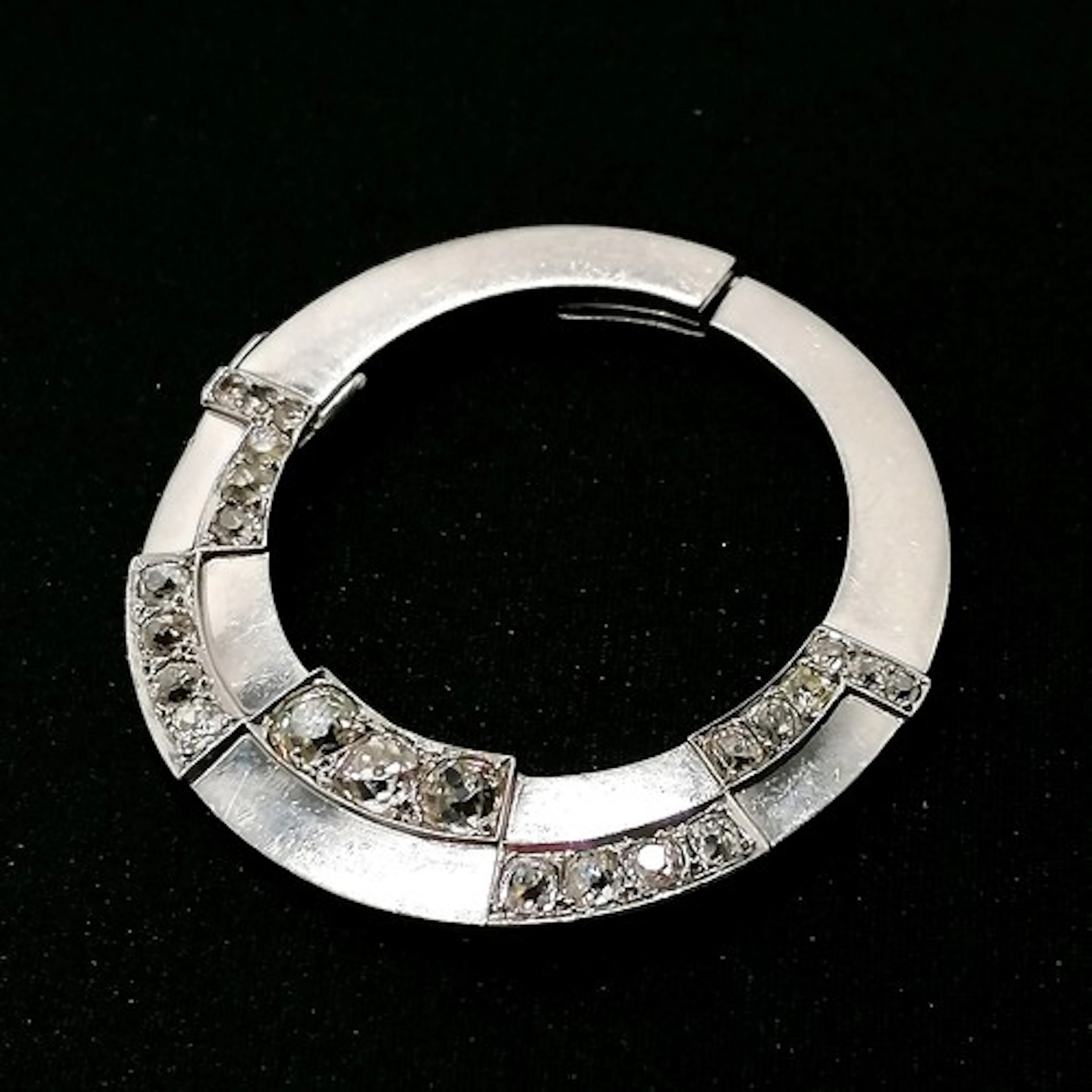 Van Cleef and Arpels Art Deco ‘Un Cercle’ original circle cl...