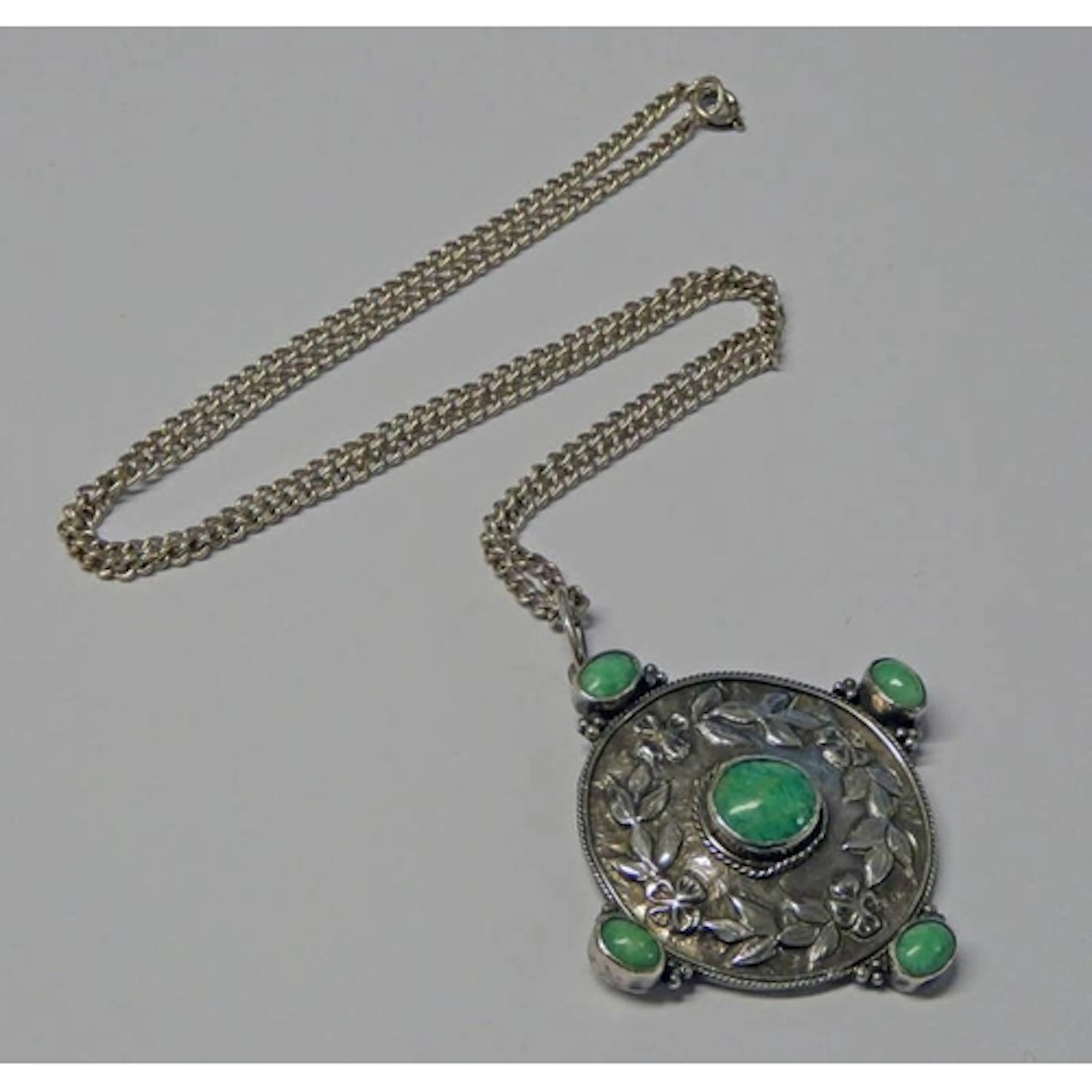 EARLY 20TH CENTURY ARTS & CRAFTS SILVER CIRCULAR PENDANT WIT...