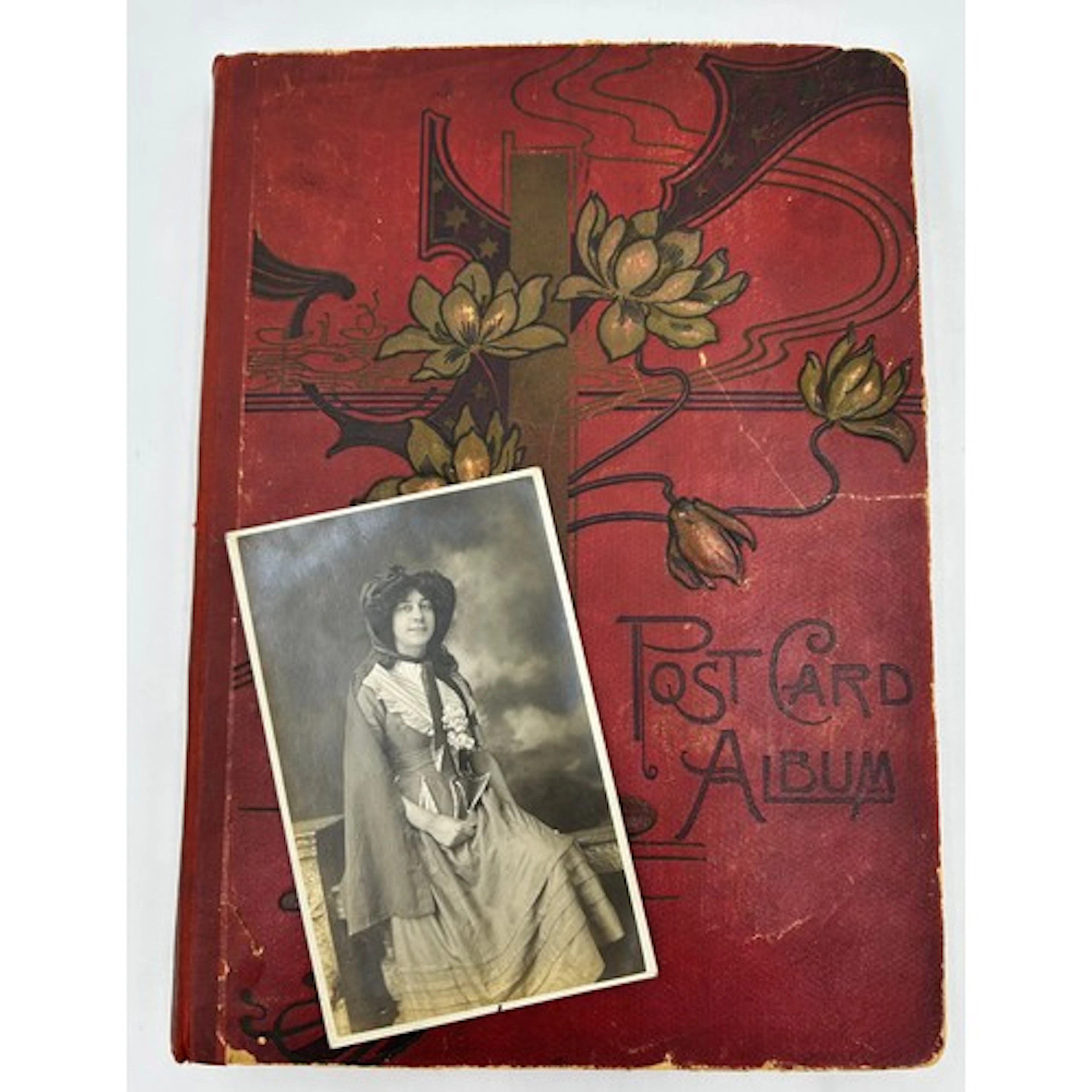 Houdini interest. An Edwardian autograph album containing si...
