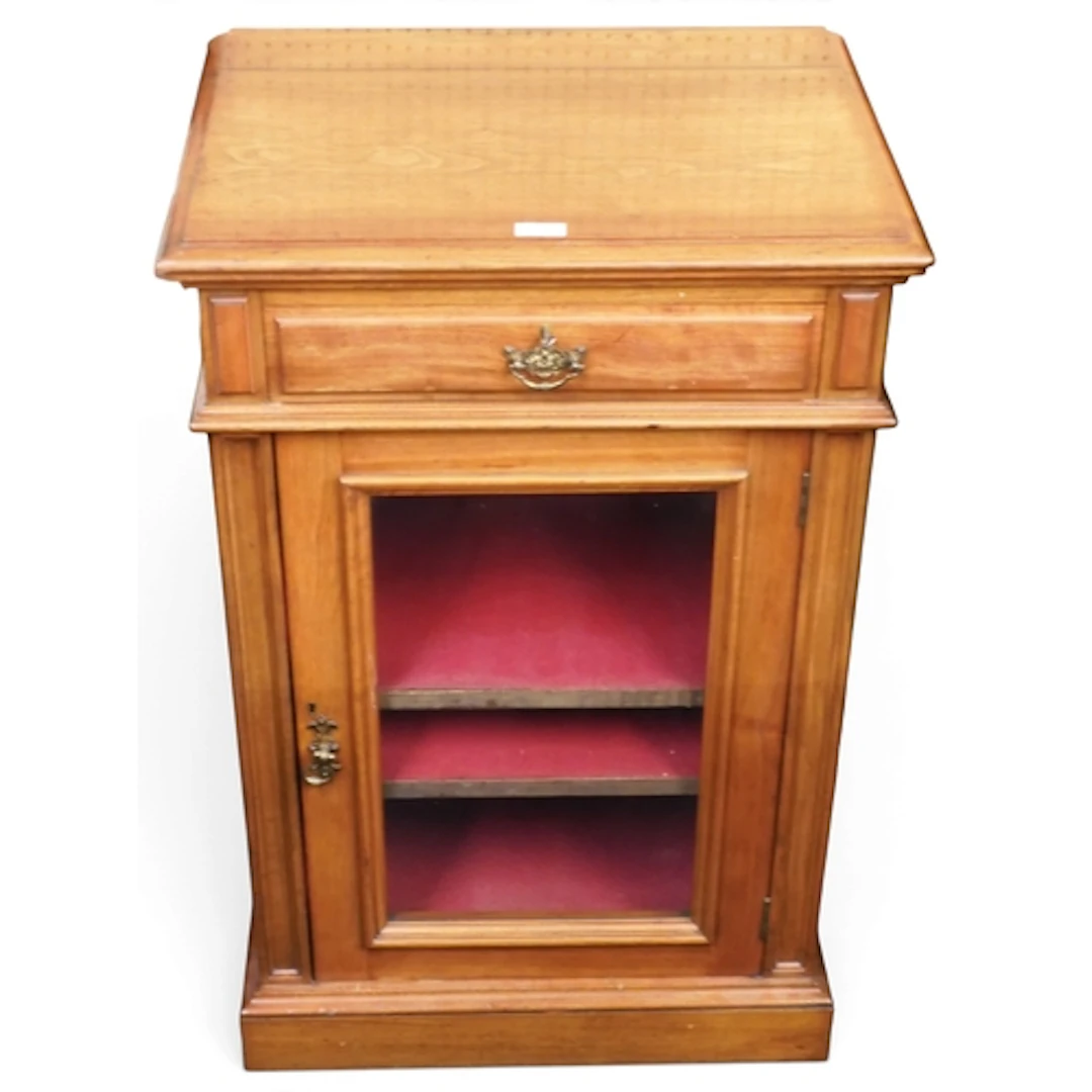 A late Victorian mahogany peer cabinet with long single draw...