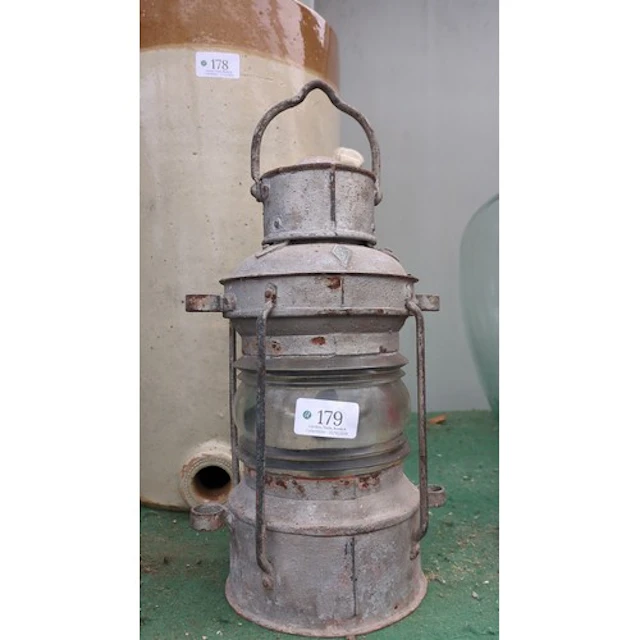 Metal oil lantern with cylindrical glass lens