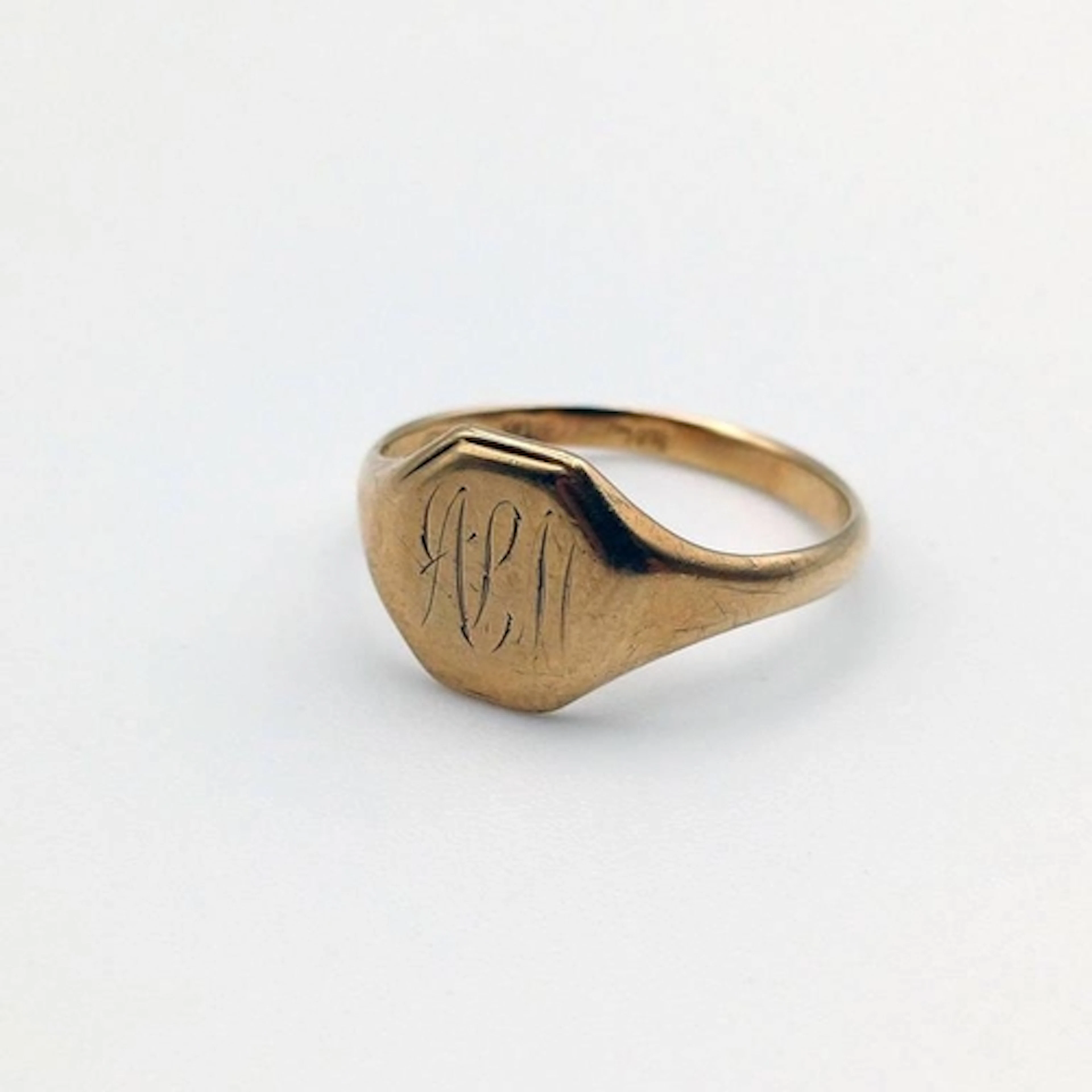 9CT GOLD SIGNET RING - 2.4G, RING SIZE L