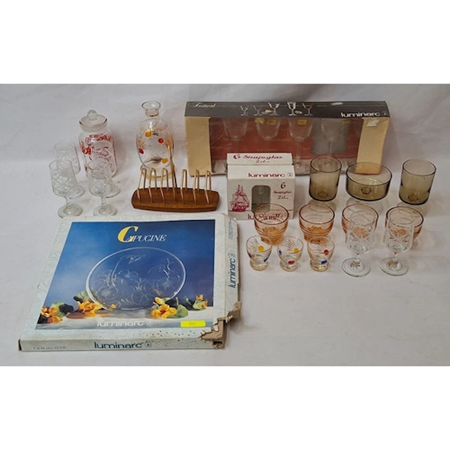 Vintage Glassware incl. boxed set Luminarc small wine glasse...